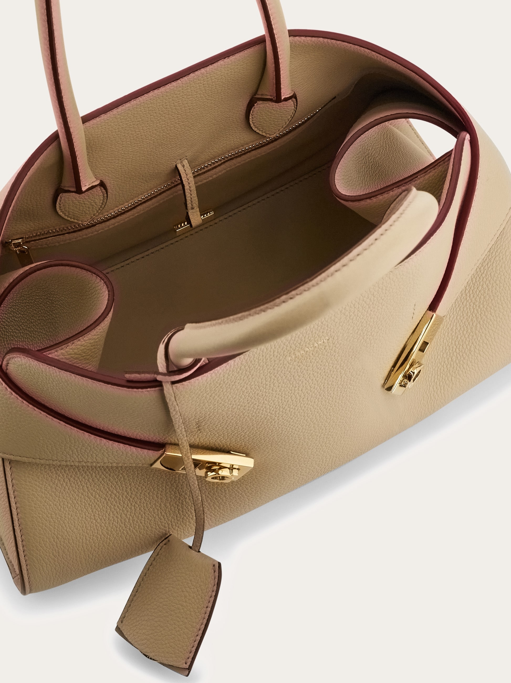 Hug handbag (M) - Women | Ferragamo