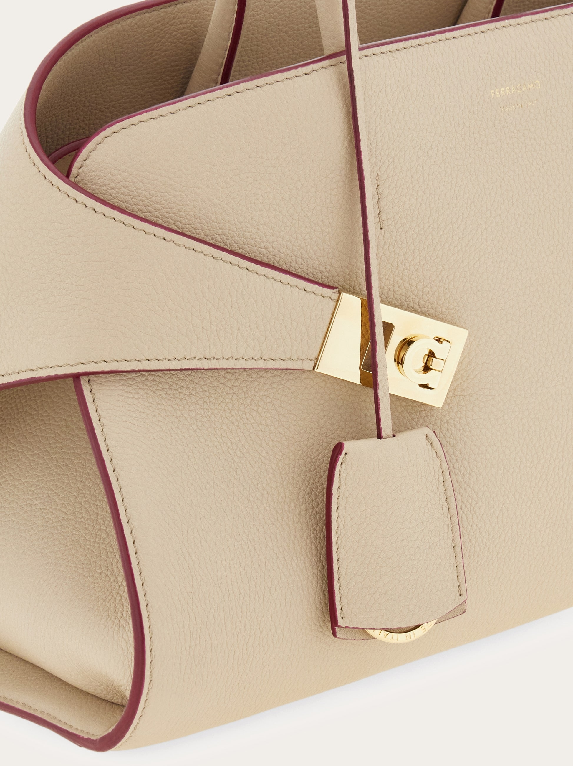 ショルダーバッグ・ポシェット FERRAGAMO FW25 Shoulder bags (0779053) Hug handbag (M) - Women | Ferragamo