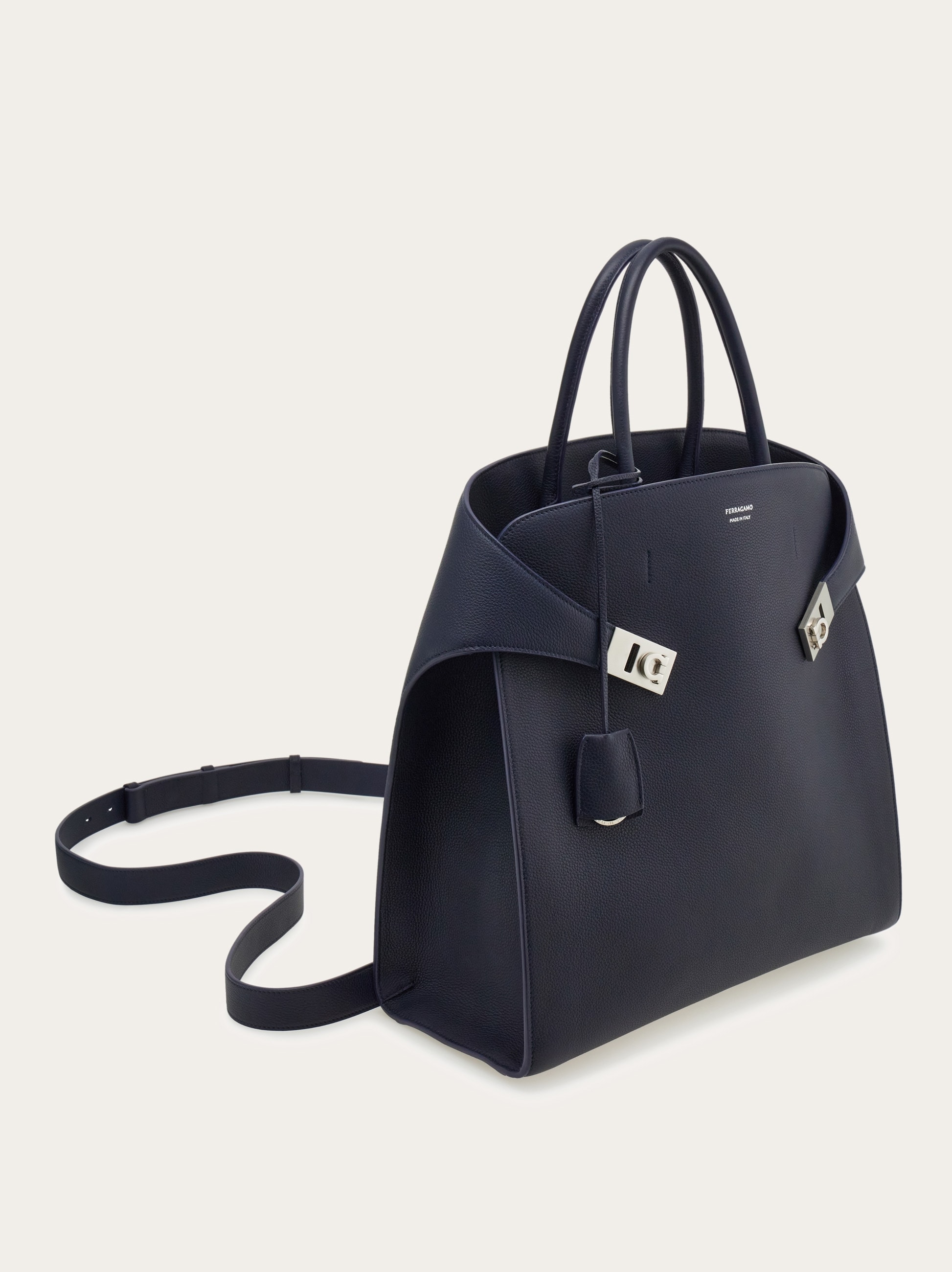 【Ferragamo】ハグ ラージ トートバッグ Hug bicolor handbag (M) - Women | Ferragamo