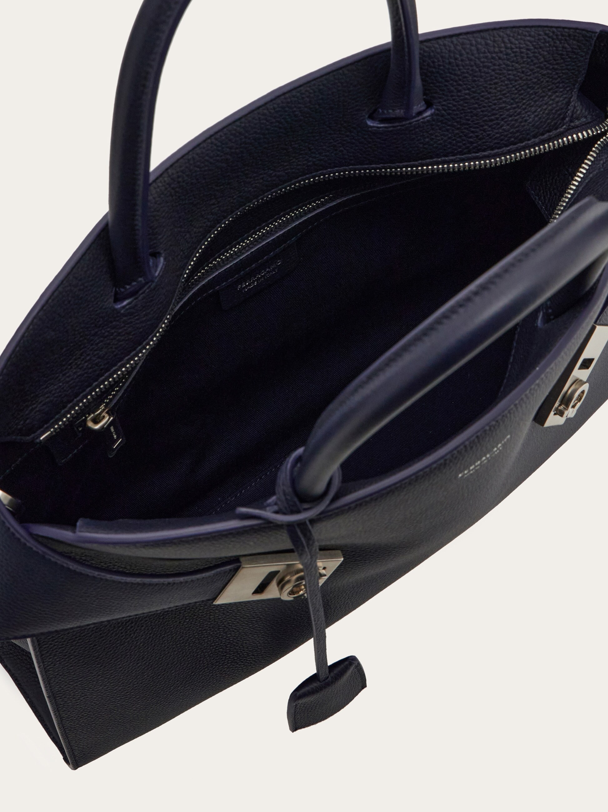 Salvatore Ferragamo ハート型ケース 楽天市場】サルヴァトーレフェラガモ ハート型 ガンチーニ金具