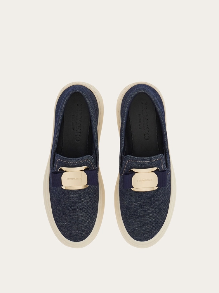 【送関込】ferragamo☆new vara plate slip-on sneakers 23487170_53715528_600.jpg