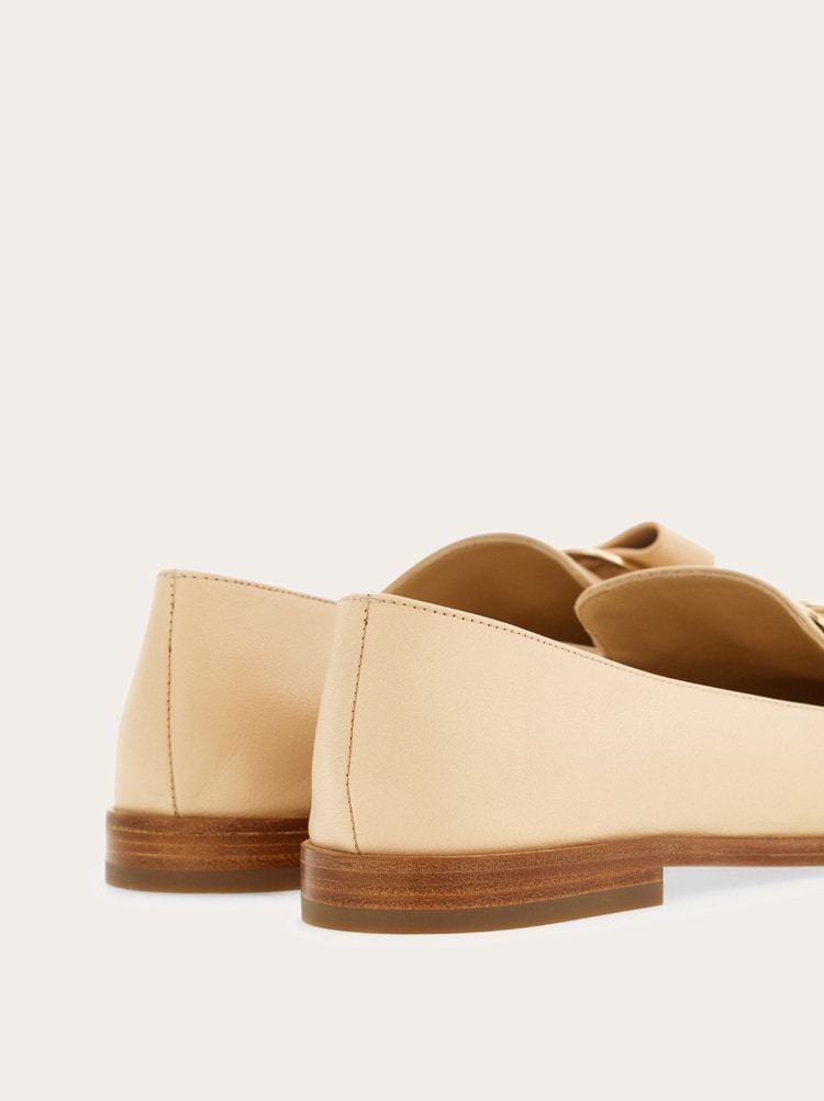 New Vara plate loafer - Women | Ferragamo