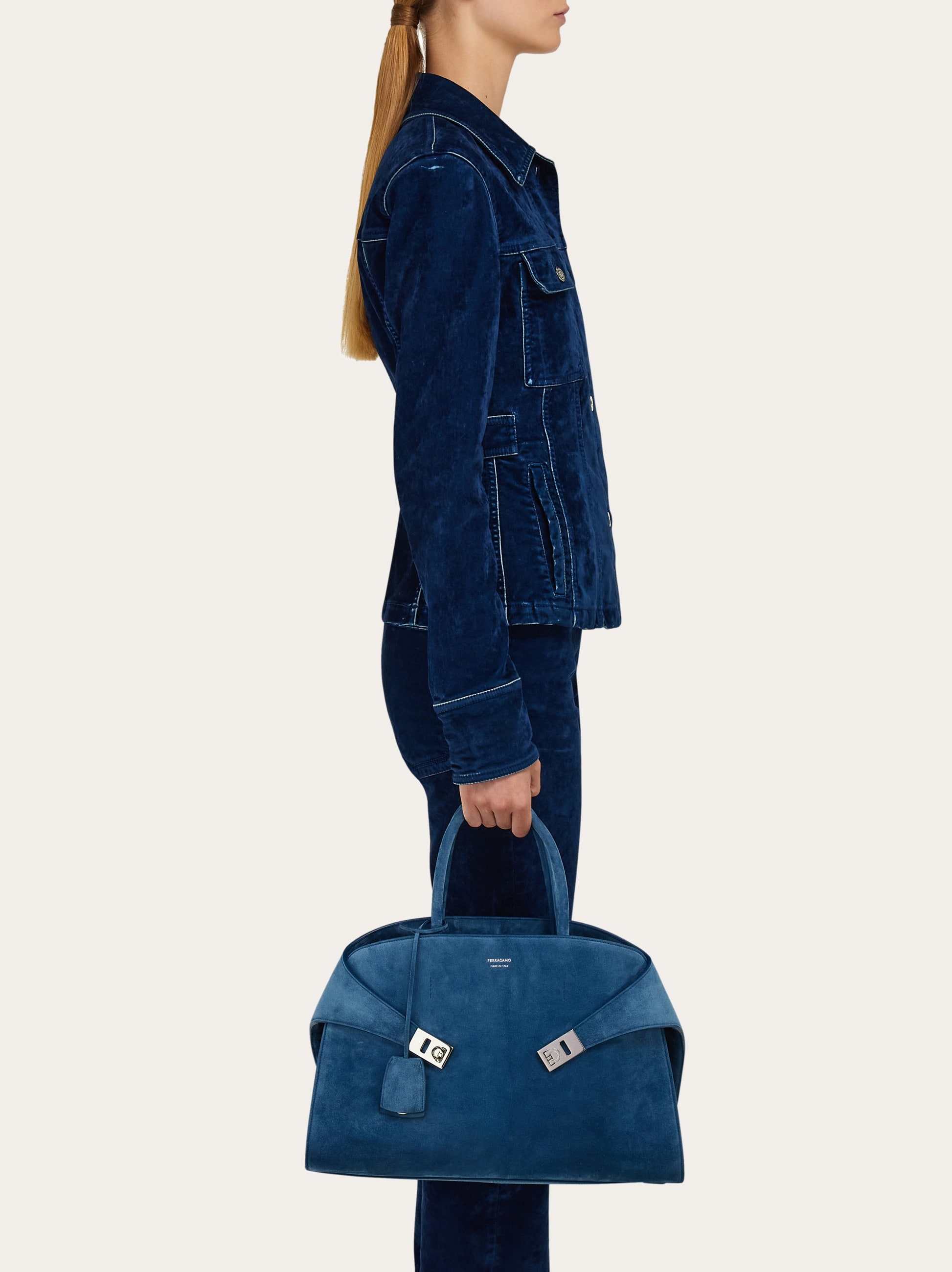 【関税&送料込】Ferragamo Borsa A Mano Hug Borsa a mano Hug (L) - Donna | Ferragamo