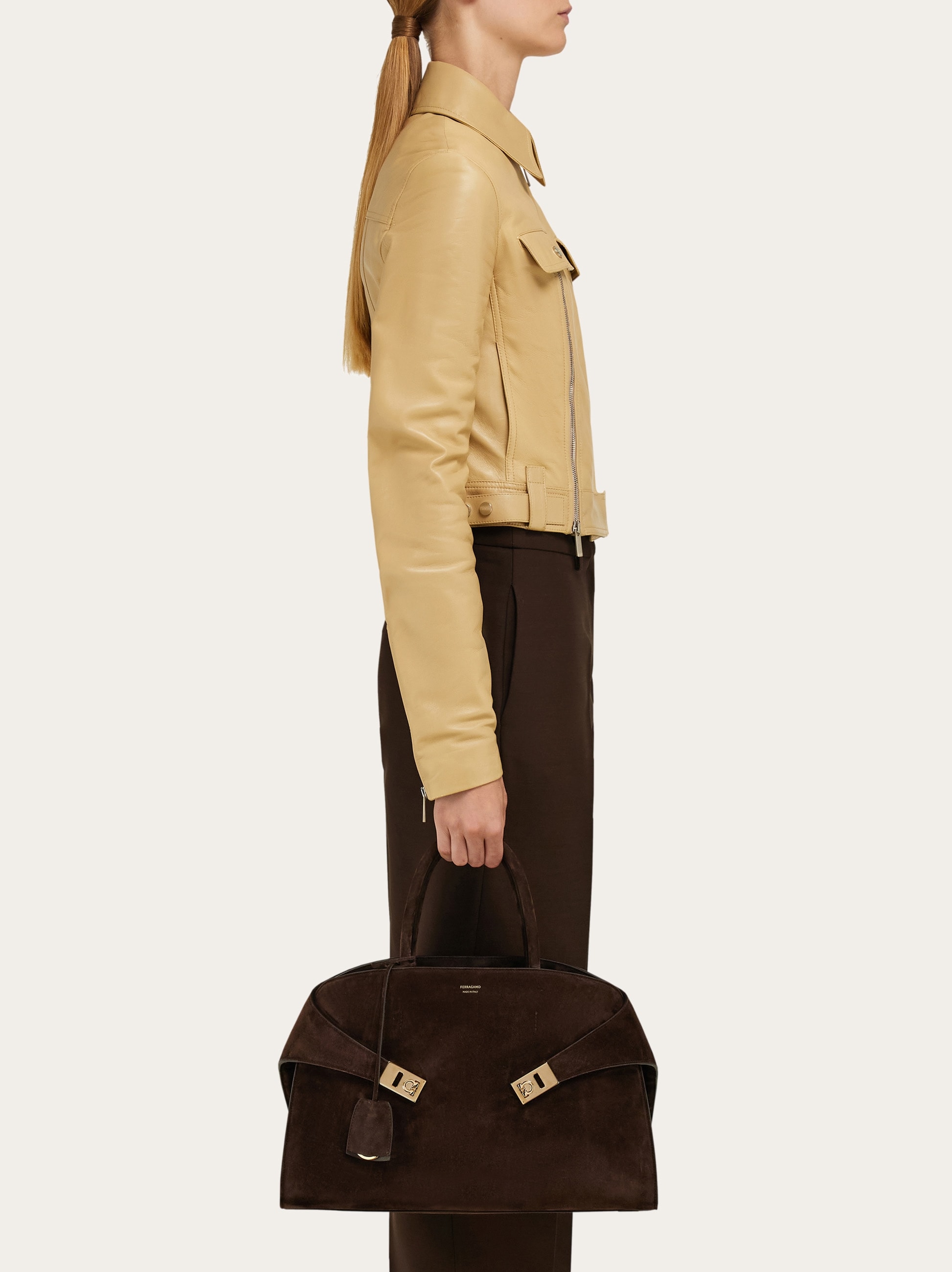 Hug handbag (L) - Women | Ferragamo