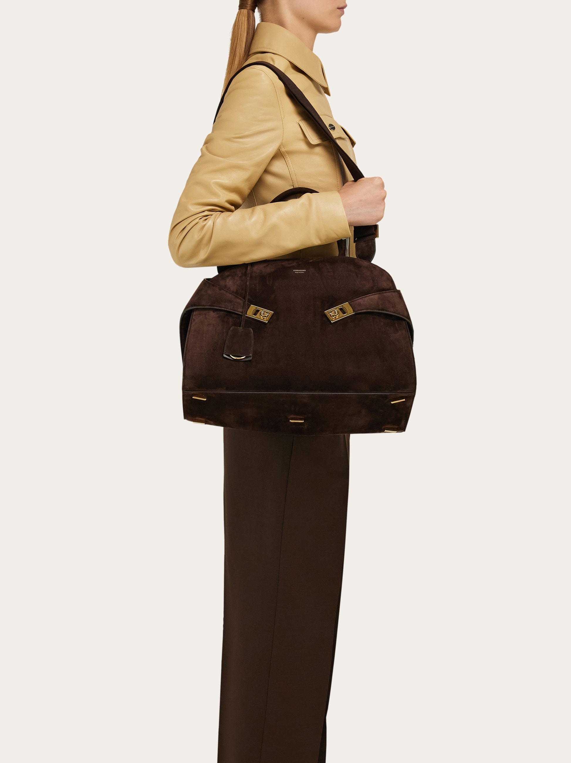【Ferragamo】ミディアム ザ ハグ トップハンドルバッグ Hugバッグ｜フェラガモ