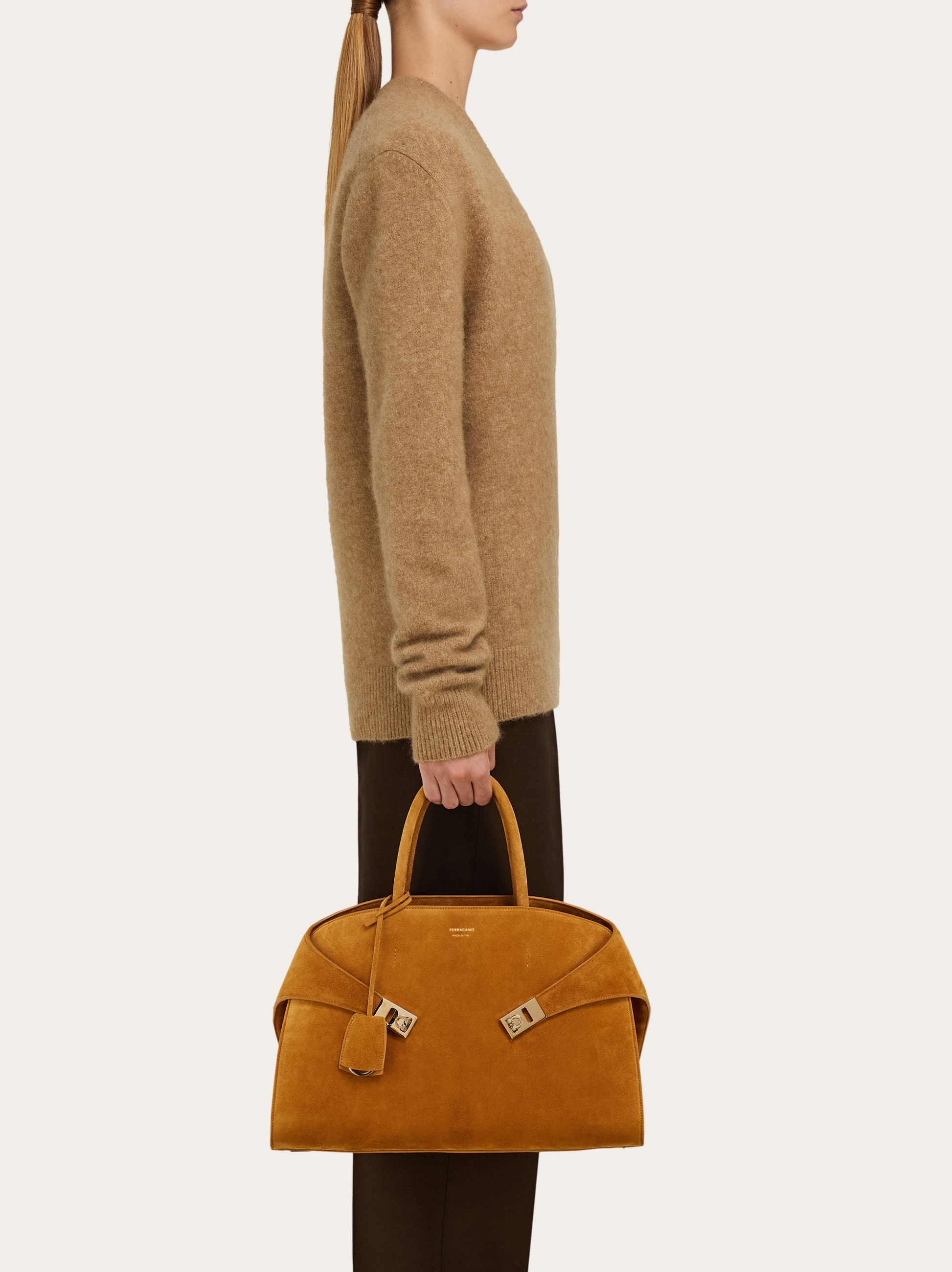 Hug handbag (L) - Women | Ferragamo