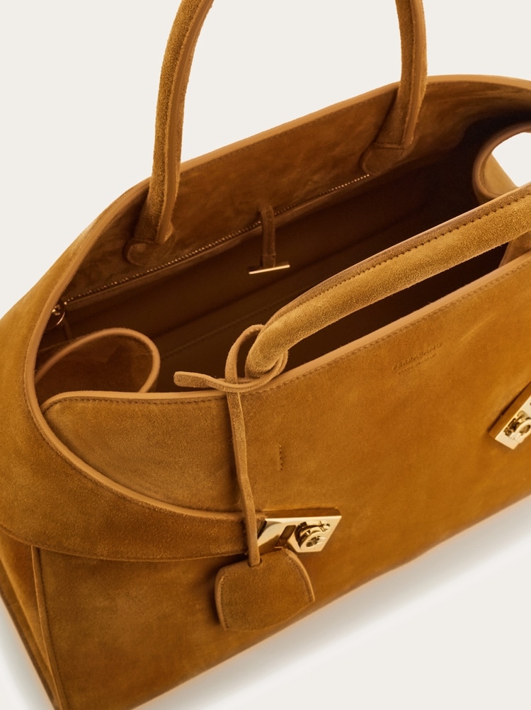 Hug handbag (L) Gallery image 6