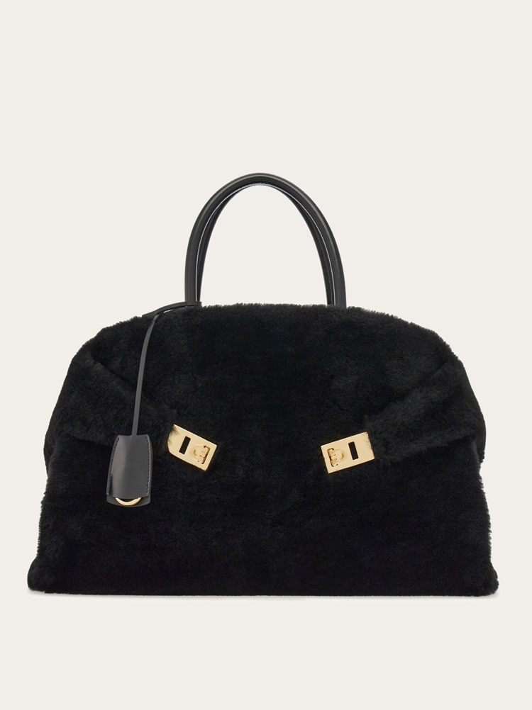 Hug handbag (L) Gallery image 1