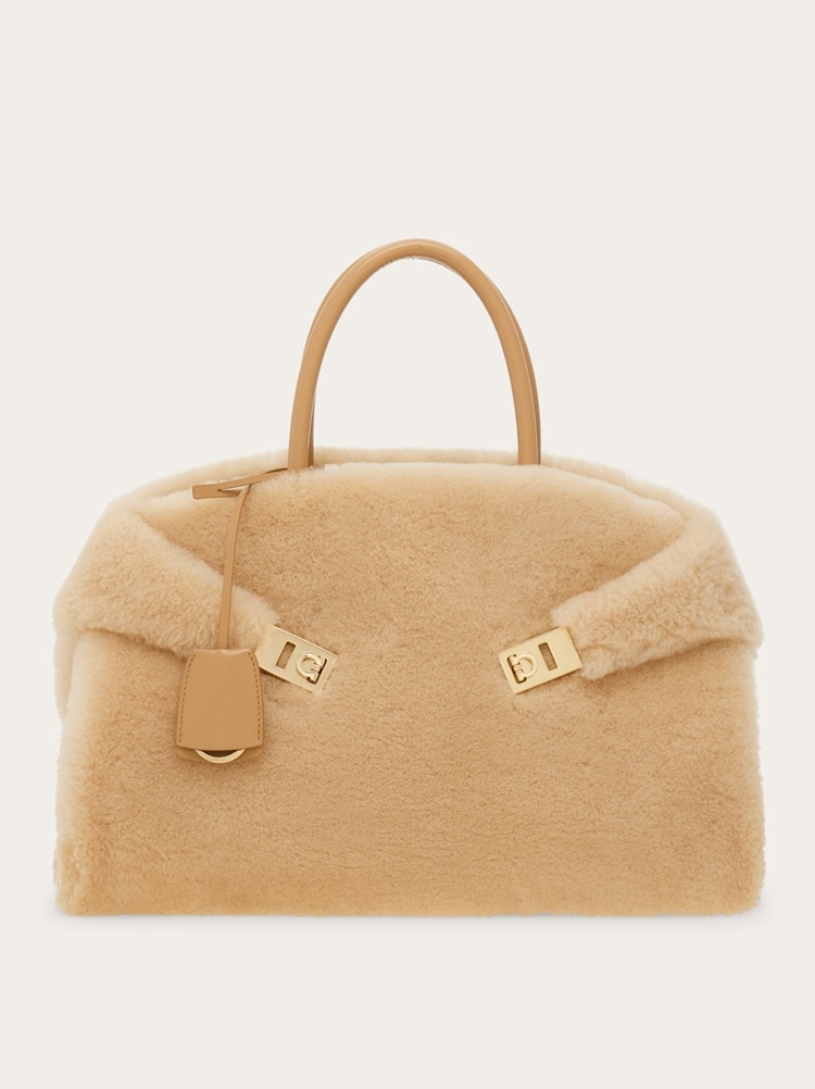 Hug handbag (L) Gallery image 1