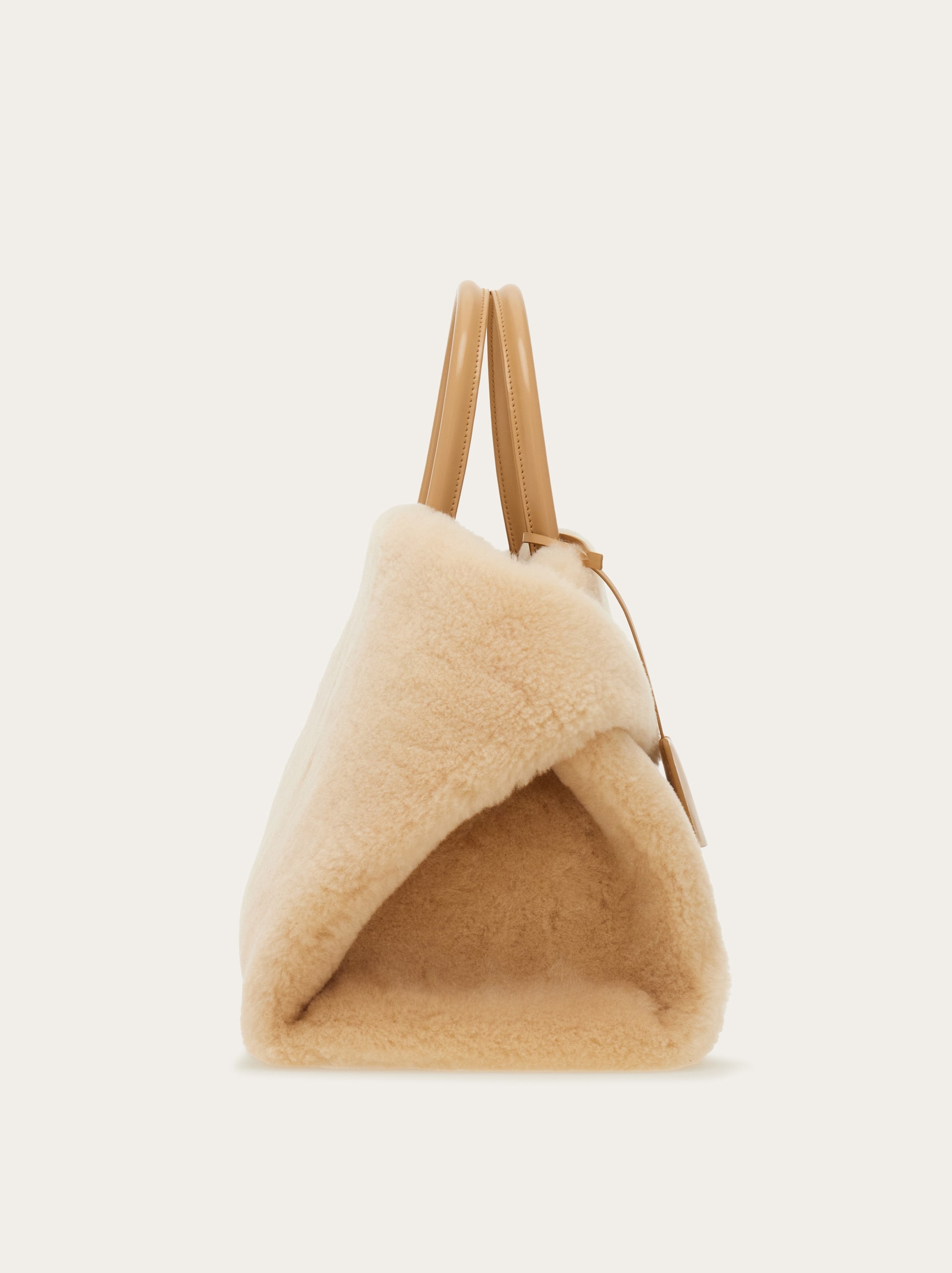 関税送料込★FERRAGAMO Hug ハンドバッグ (L) Hug handbag (L) - Women | Ferragamo