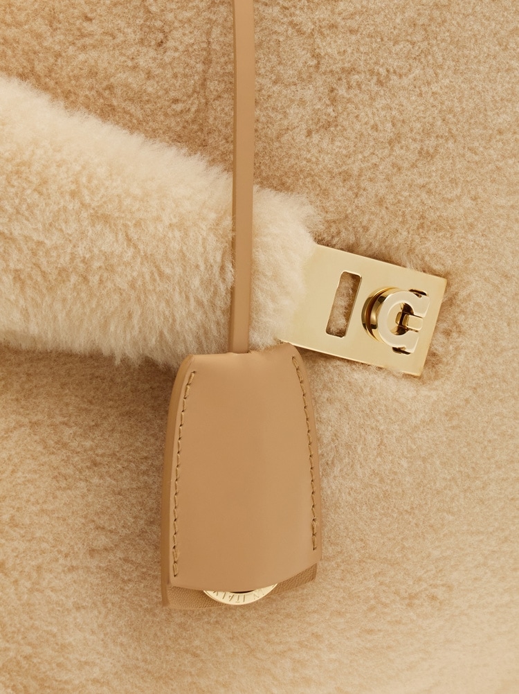 Hug handbag (L) Gallery image 8