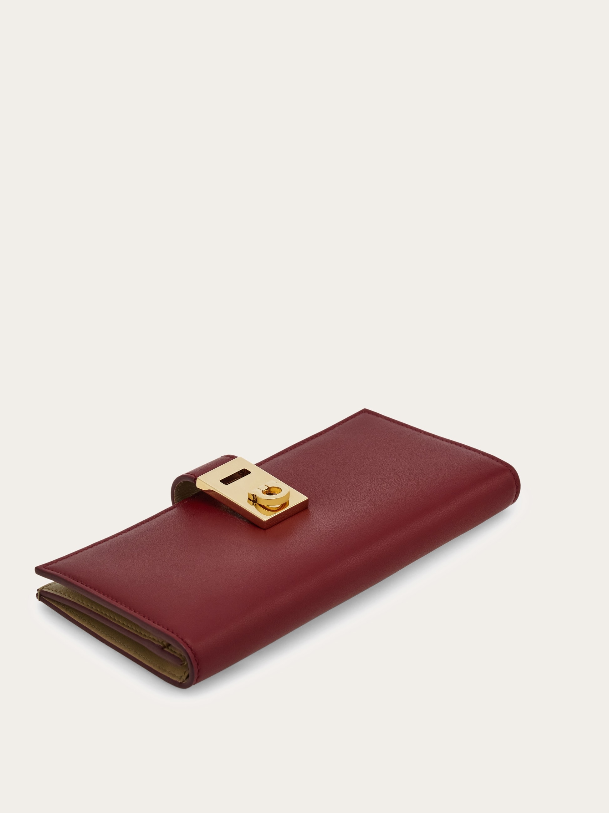 Hug continental wallet - Women | Ferragamo