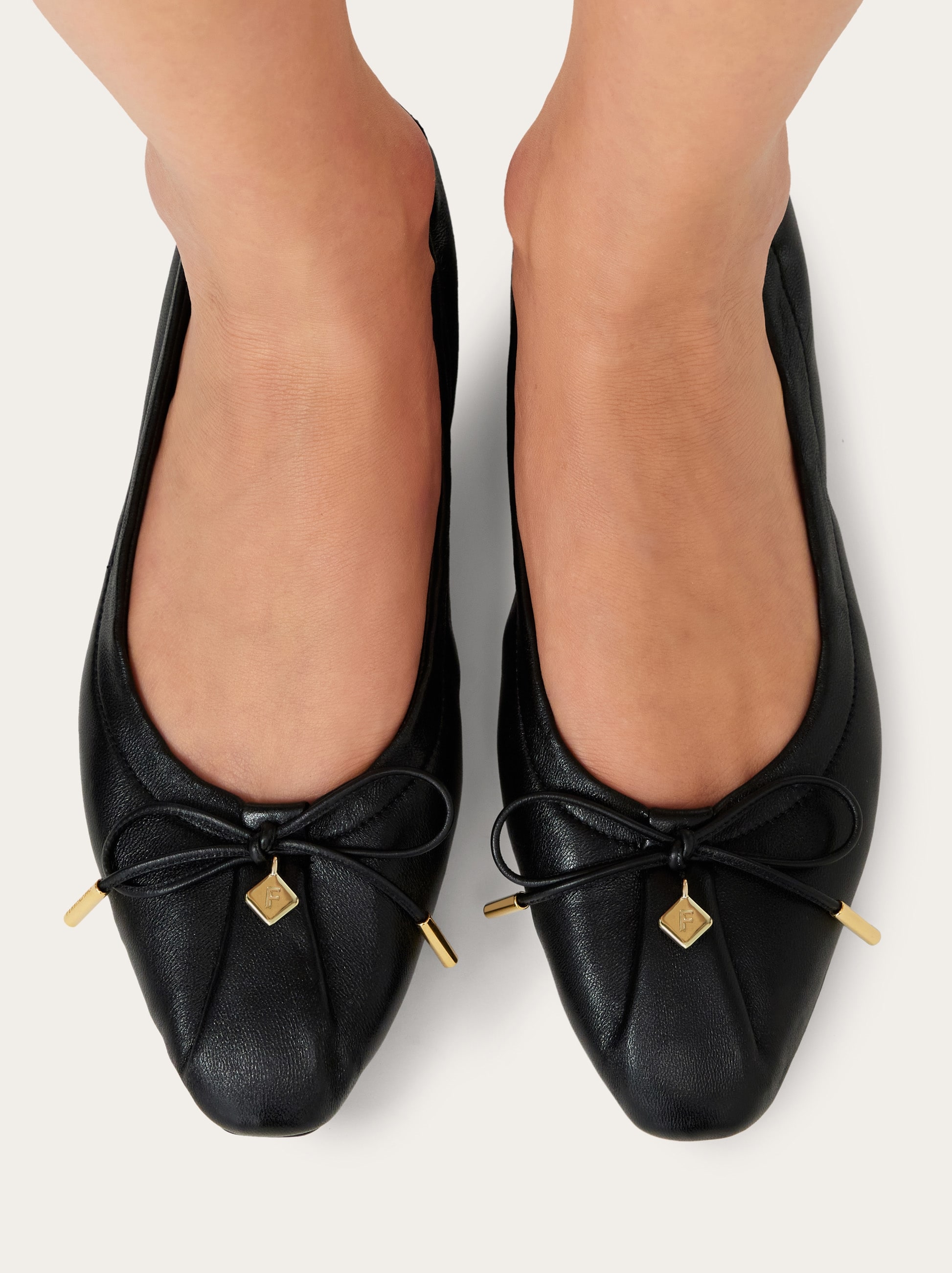フラットシューズ SALVATORE FERRAGAMO Black Leather Joelle Ballerinas Joelle leather ballet flats in black - Ferragamo | Mytheresa