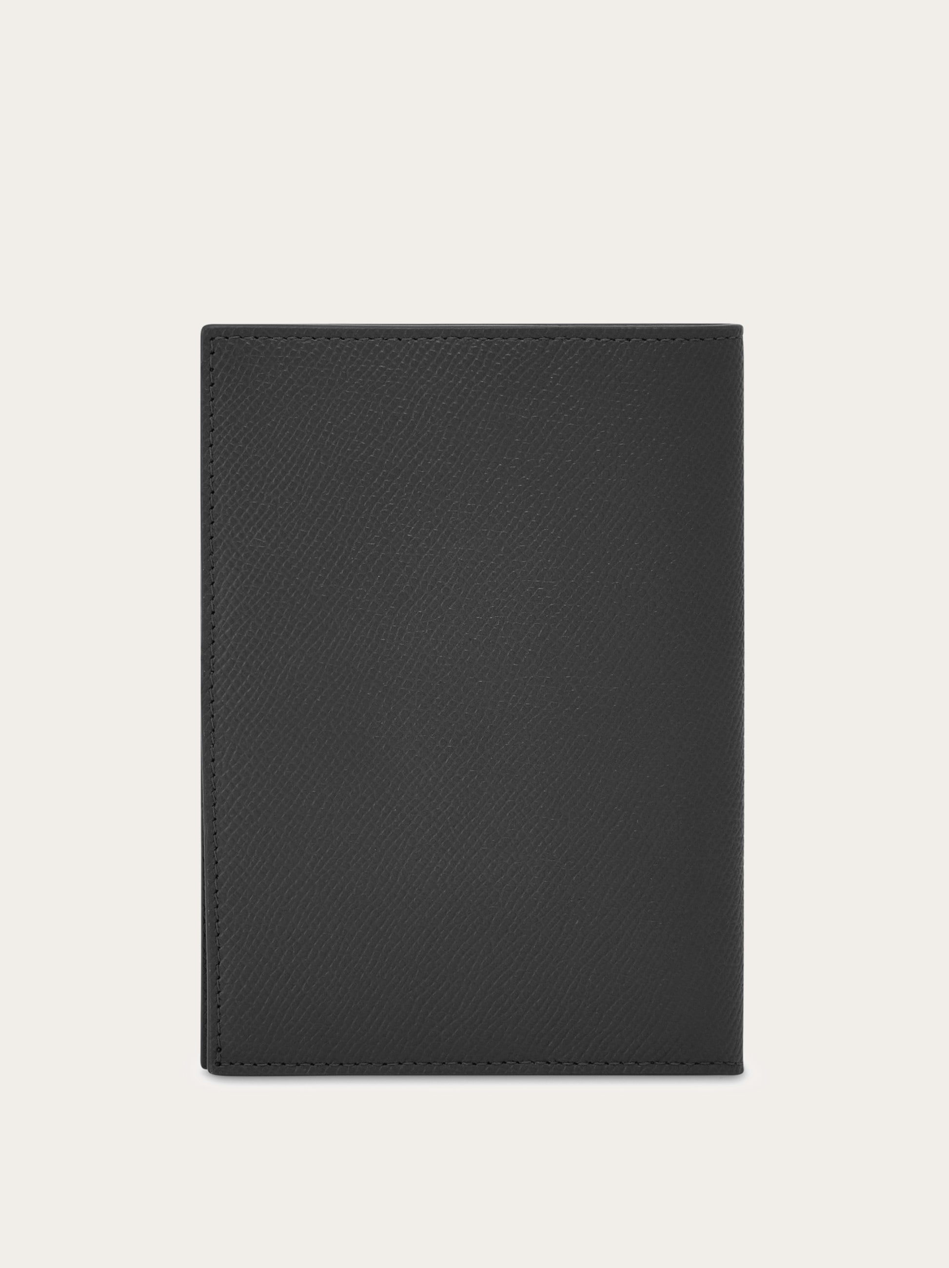 Salvatore Ferragamo パスポートケース ・ブラック Gancini Passport holder - Men | Ferragamo