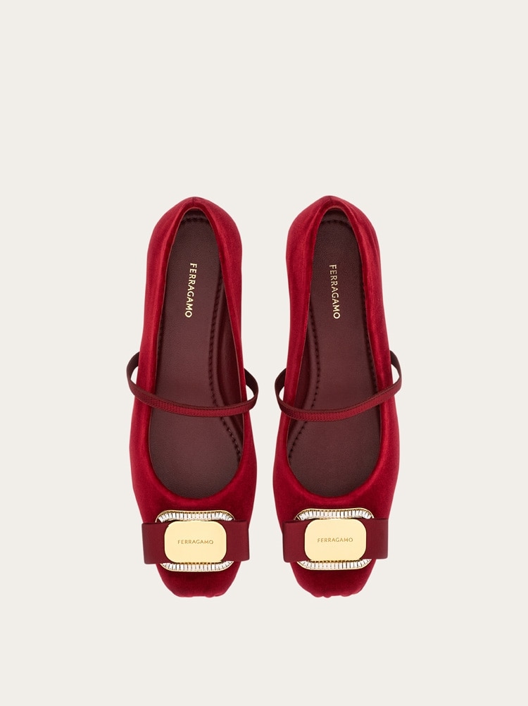 New Vara plate ballet flat - Women | Ferragamo