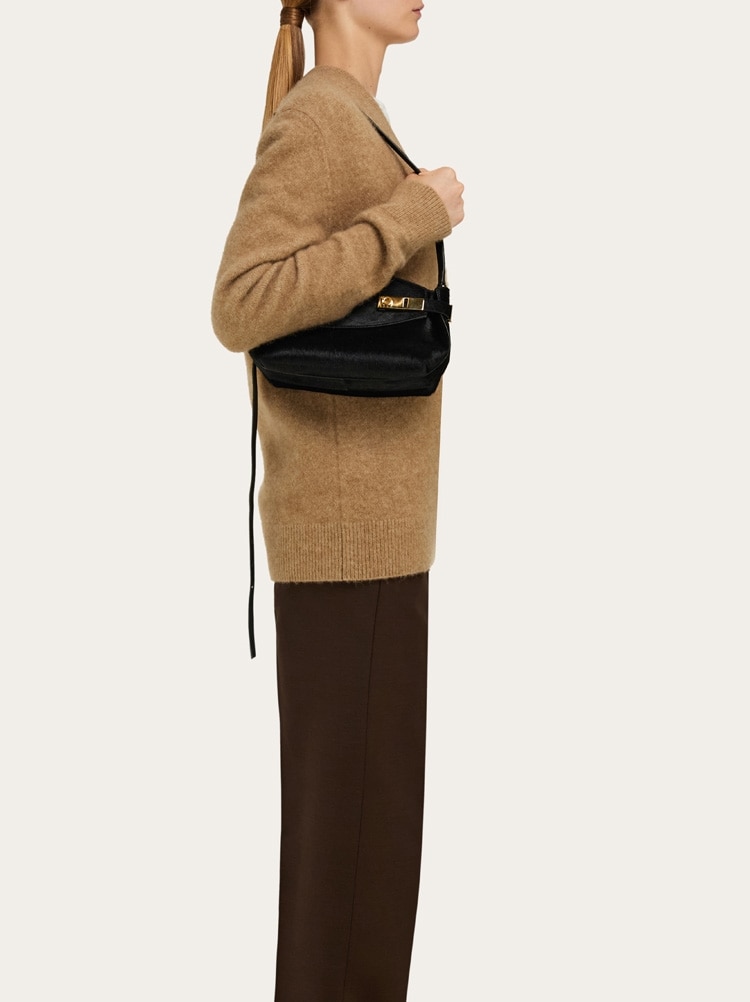 Hug soft crossbody bag (XS) Gallery image 9