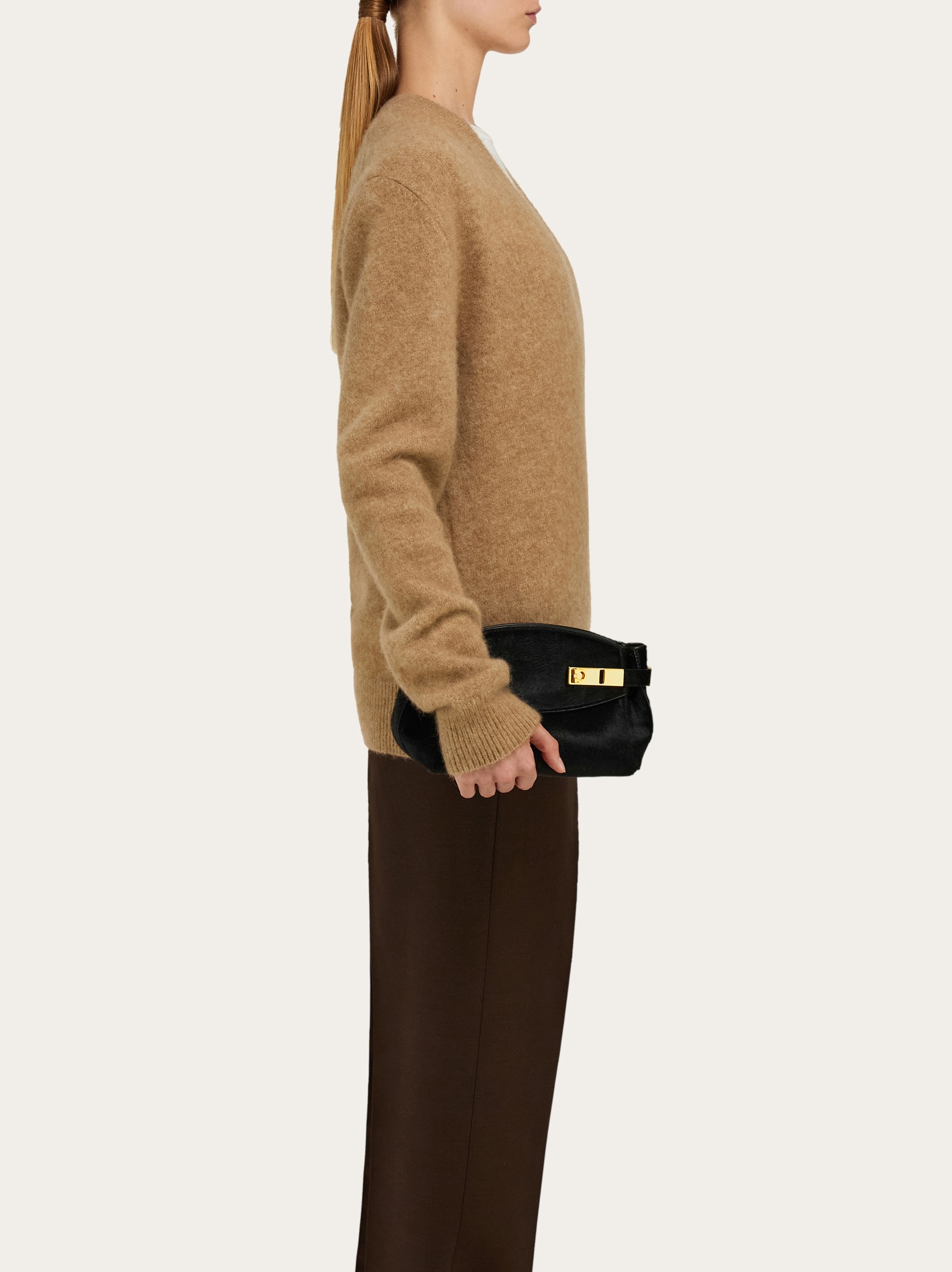 [Salvatore Ferragamo]グ ソフト クロスボディバッグ (XS) Hug soft crossbody bag (XS) - Women | Ferragamo