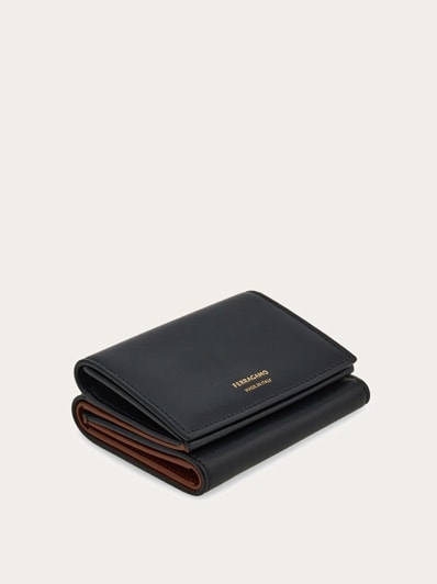 手元に品格と彩りを【FERRAGAMO】日本限定 コンパクトウォレット 三越伊勢丹 | FERRAGAMO/フェラガモ_Women通販 | 【日本限定商品