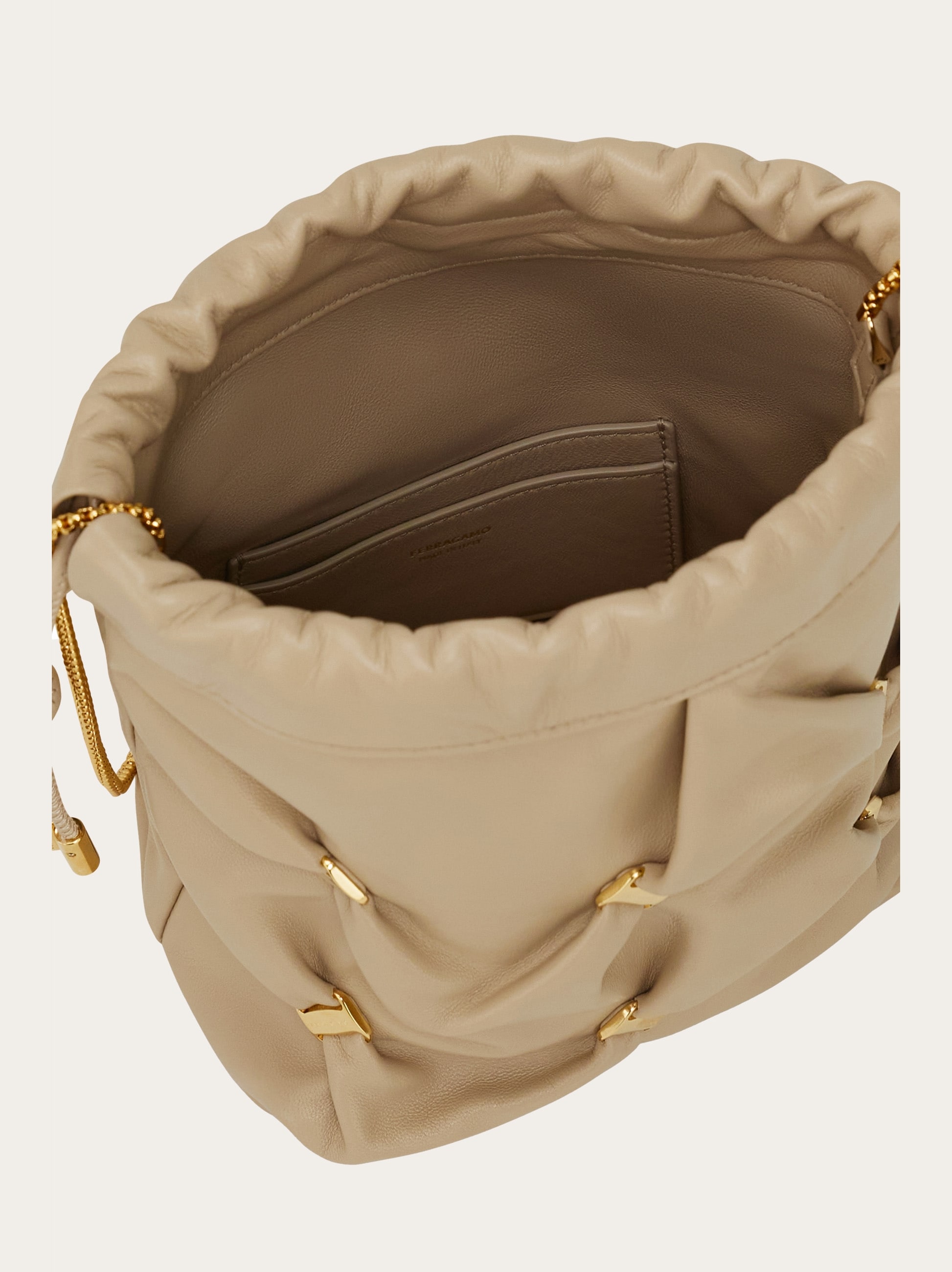 【送料&関税込】Ferragamo Mini Bucket Mini bucket bag with Vara bows - Women | Ferragamo