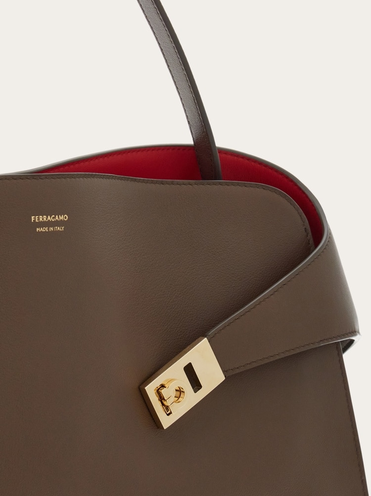 Bolso de hombro Hug soft bicolor (L) Gallery image 7