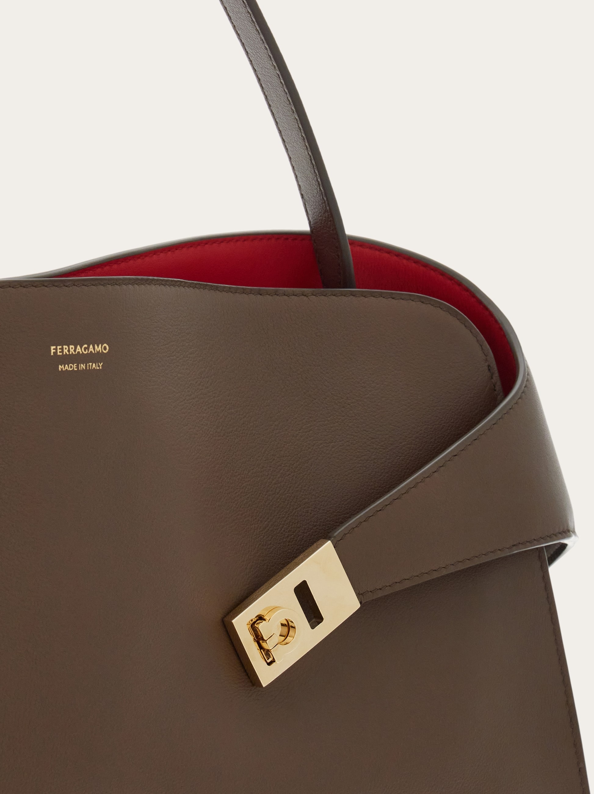 ショルダーバッグ・ポシェット FERRAGAMO Woman Shoulder bag Dove Grey 219939 780516 002 Salvatore Ferragamo | Bags | Ferragamo Shoulder Bag Woman