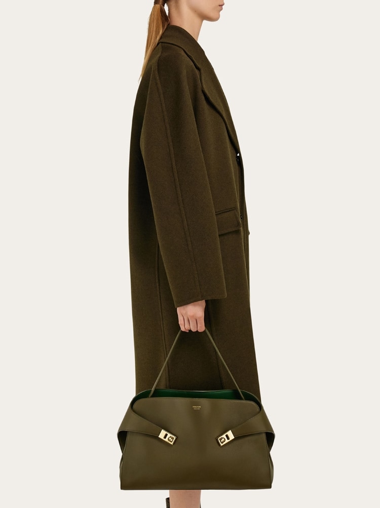 Hug soft bicolor shoulder bag (L) Gallery image 2