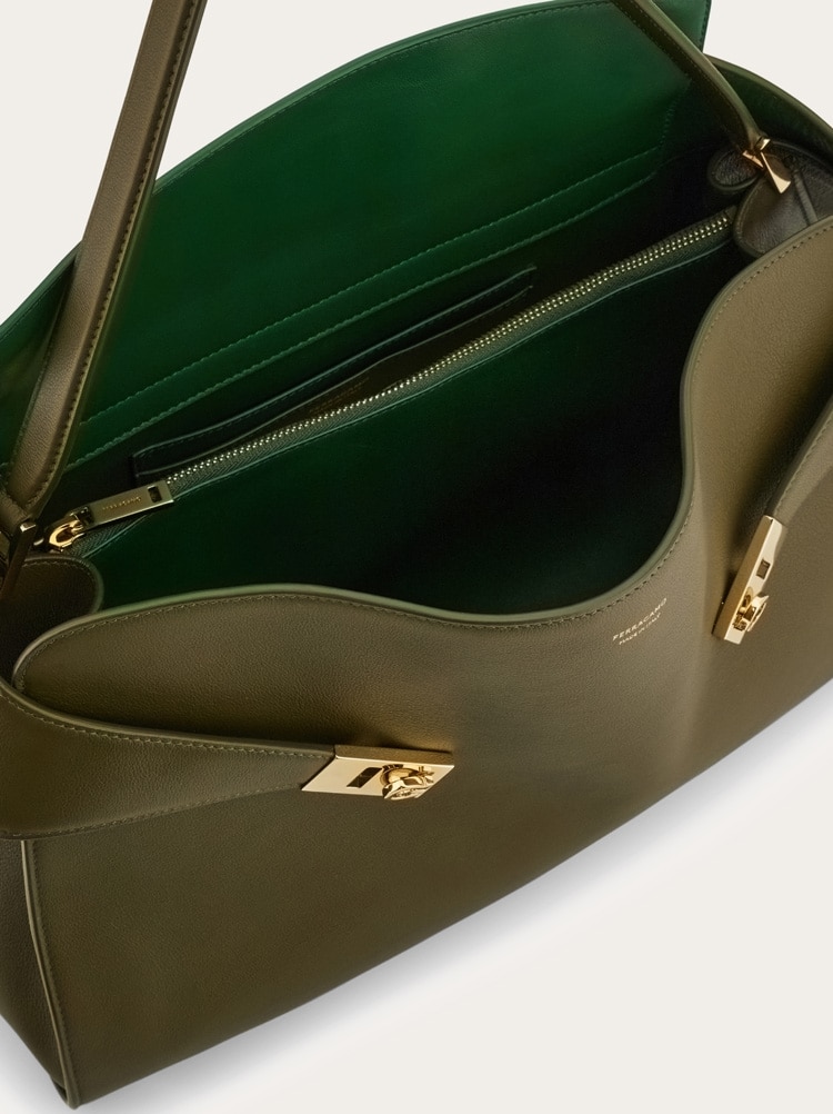 Hug soft bicolor shoulder bag (L) Gallery image 5