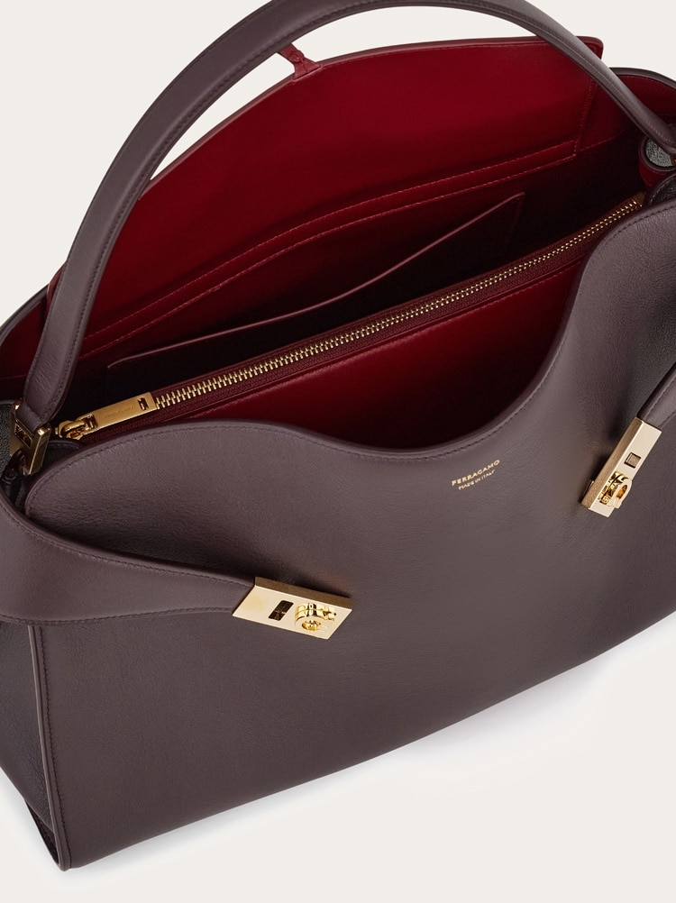 Hug soft bicolor shoulder bag (L) Gallery image 6