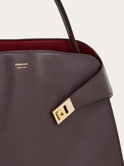 ハンドバッグ FERRAGAMO HAND BAG (219805777342 OXBLOOD) Ferragamo L Leather Crossbody Bag | italist