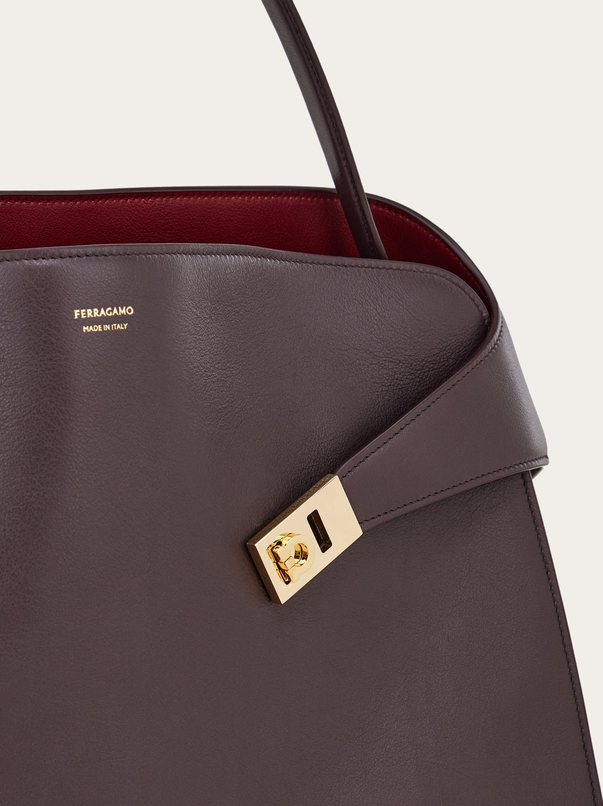 Hug soft bicolor shoulder bag (L) - Women | Ferragamo