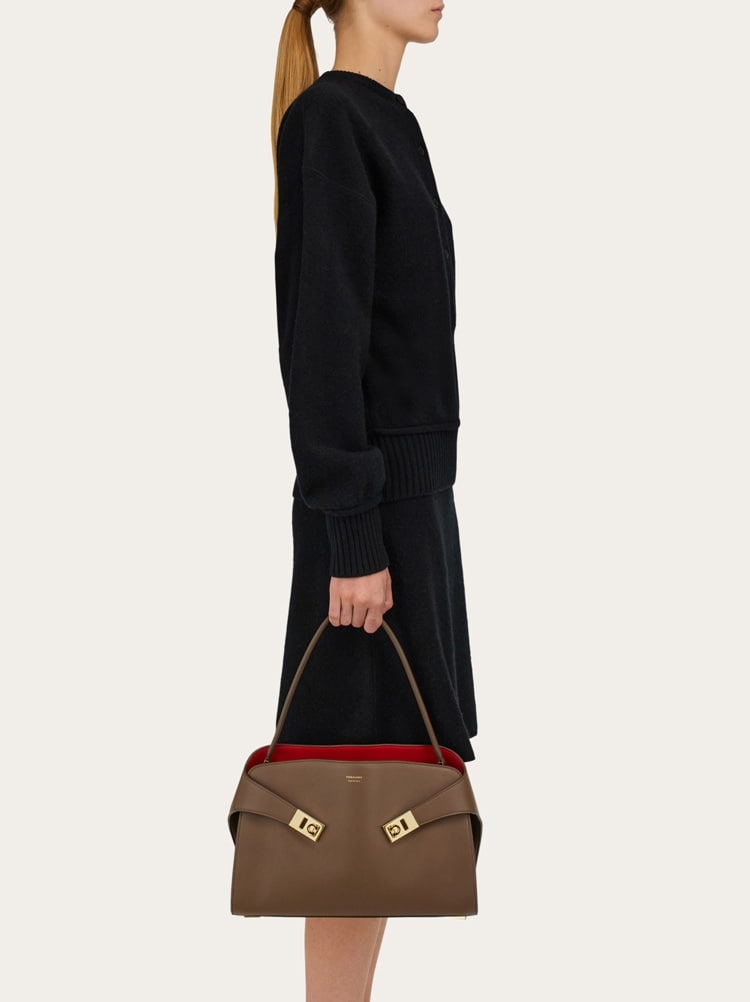 Zweifarbige Schultertasche Hug Soft (M) Gallery image 3