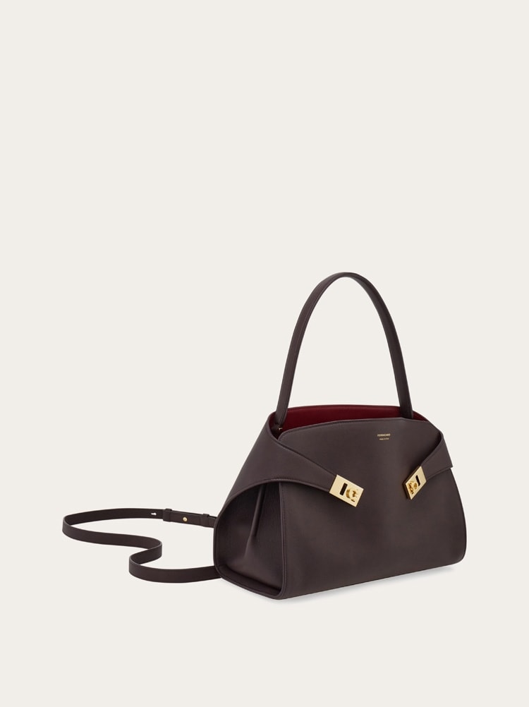 Hug soft bicolor shoulder bag (M) Gallery image 7