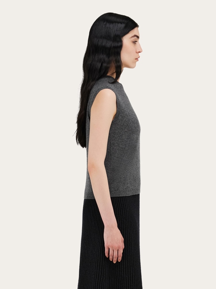 Gilet smanicato in cashmere Gallery image 3