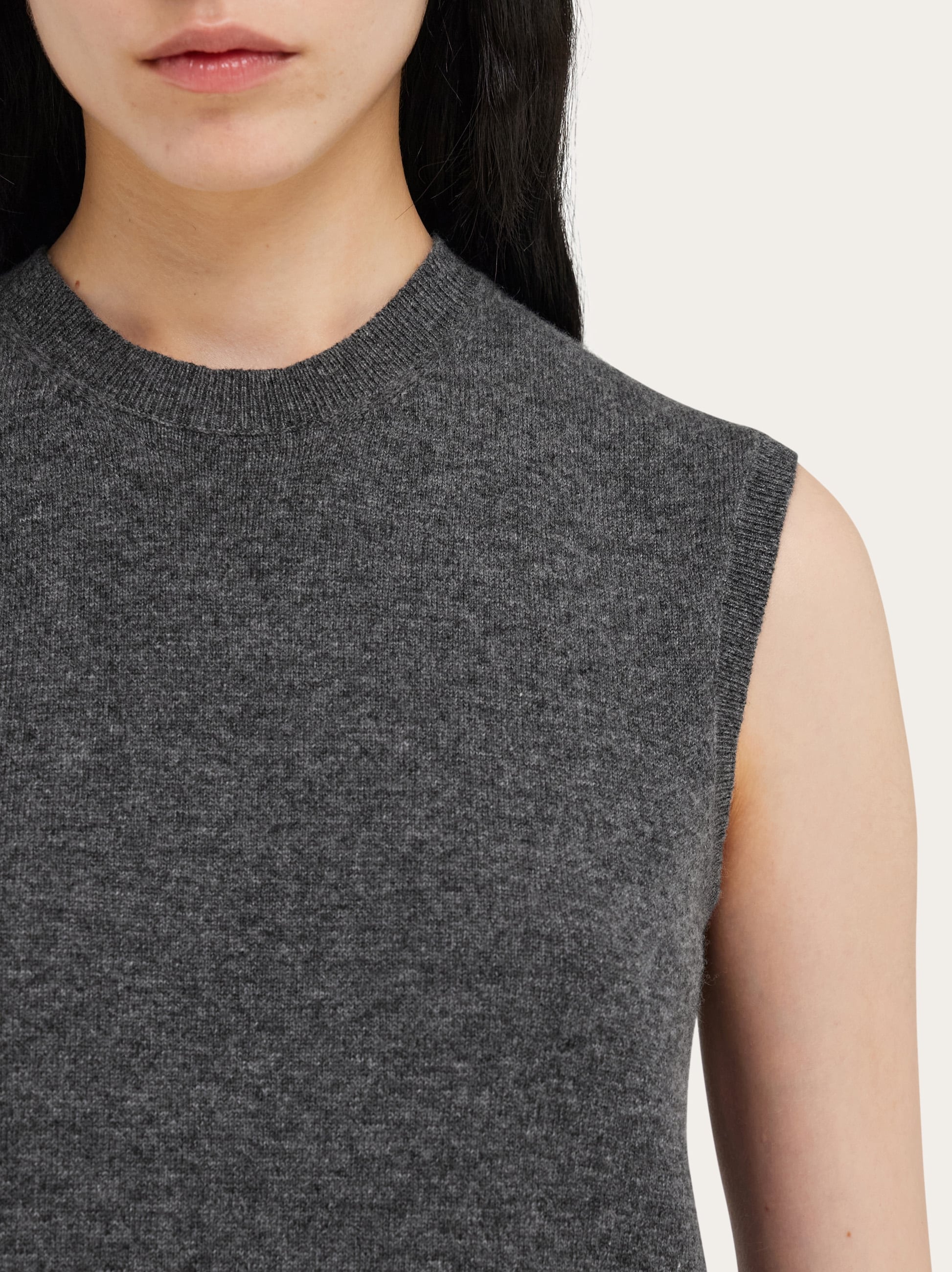 Tシャツ・カットソー SALVATORE FERRAGAMO Grey Stretch Cashmere Blend Vest Sleeveless cashmere gilet - Women | Ferragamo