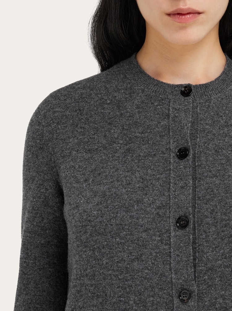 Cardigan in cashmere Gallery image 4