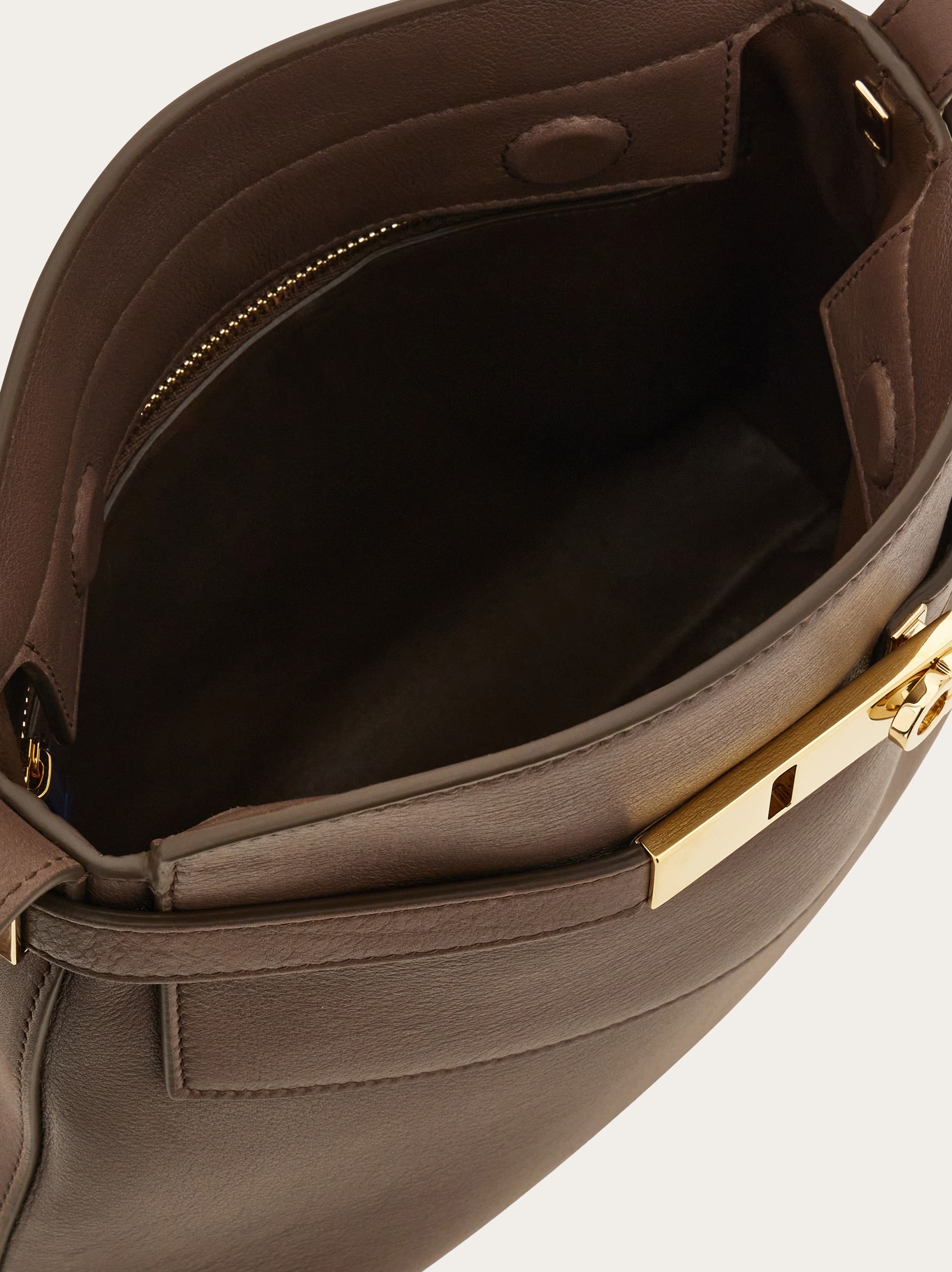 Hug messenger bag - Women | Ferragamo