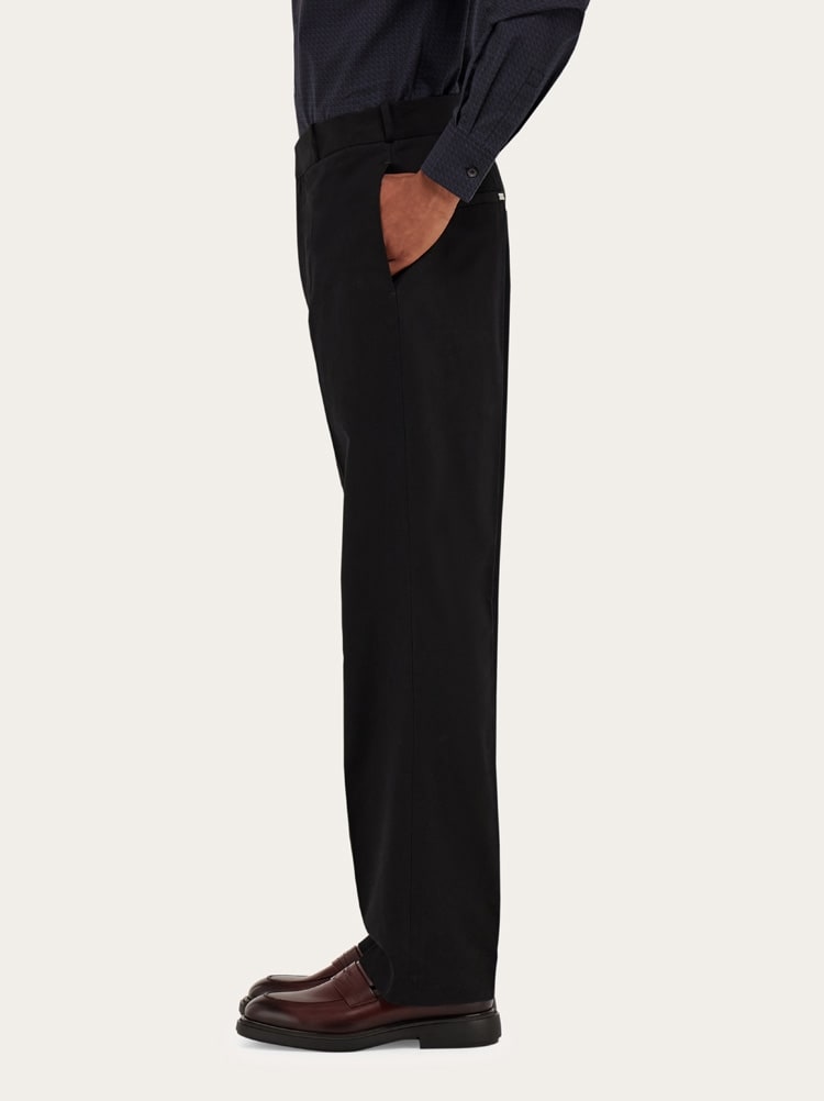 【送料&関税込】Ferragamo Straight Pants With Pleat Ferragamo straight-leg Pleated Trousers | Black | FARFETCH BH