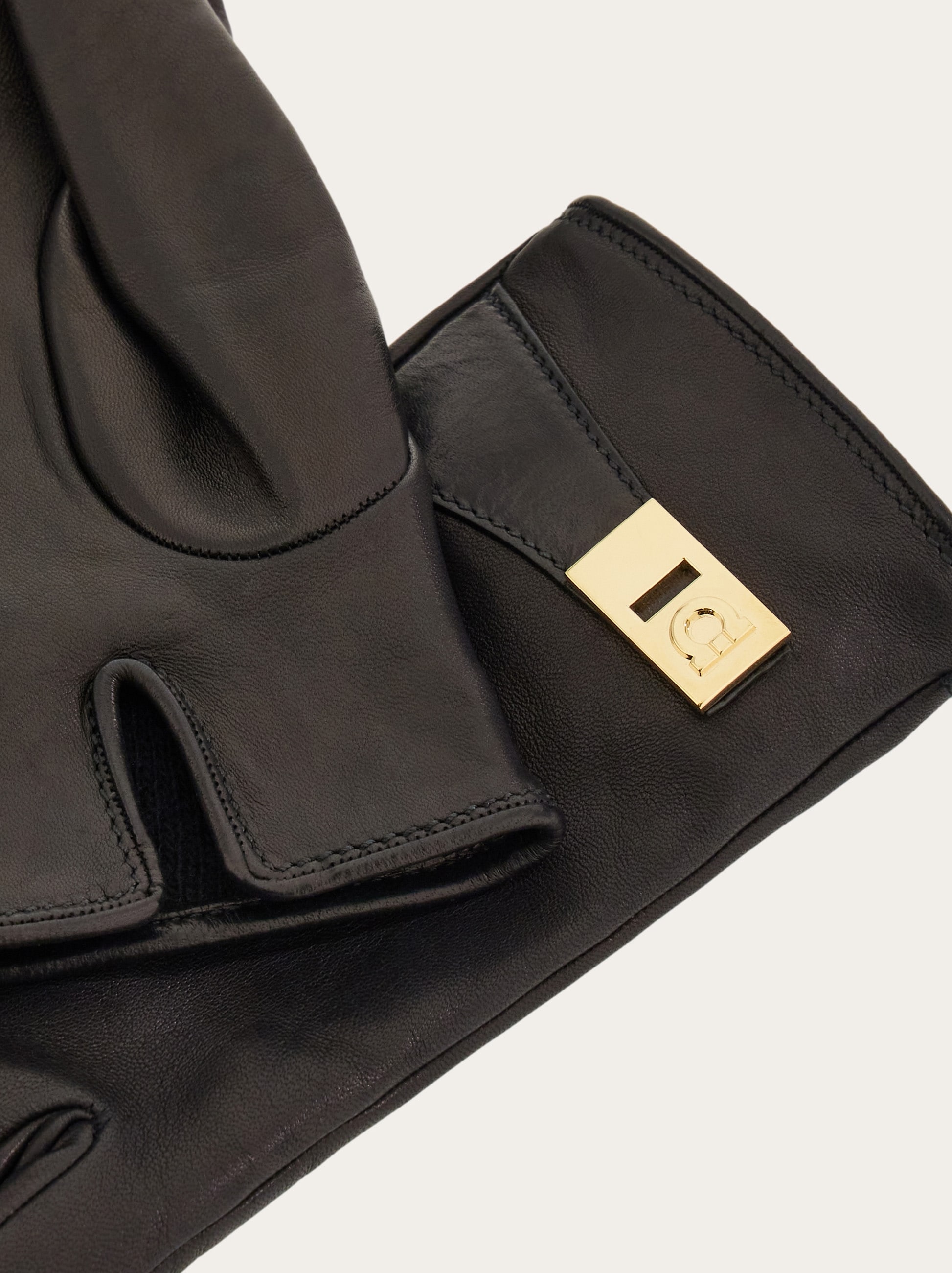 Gloves with buckle - Women | Ferragamo