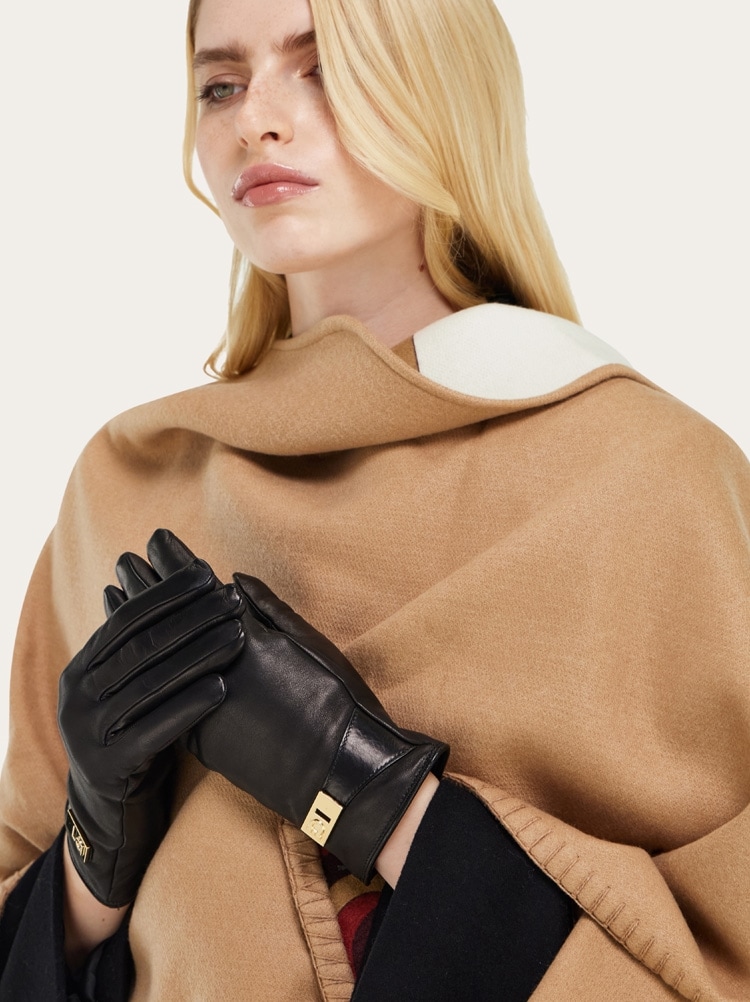 Gloves with buckle Gallery image 4