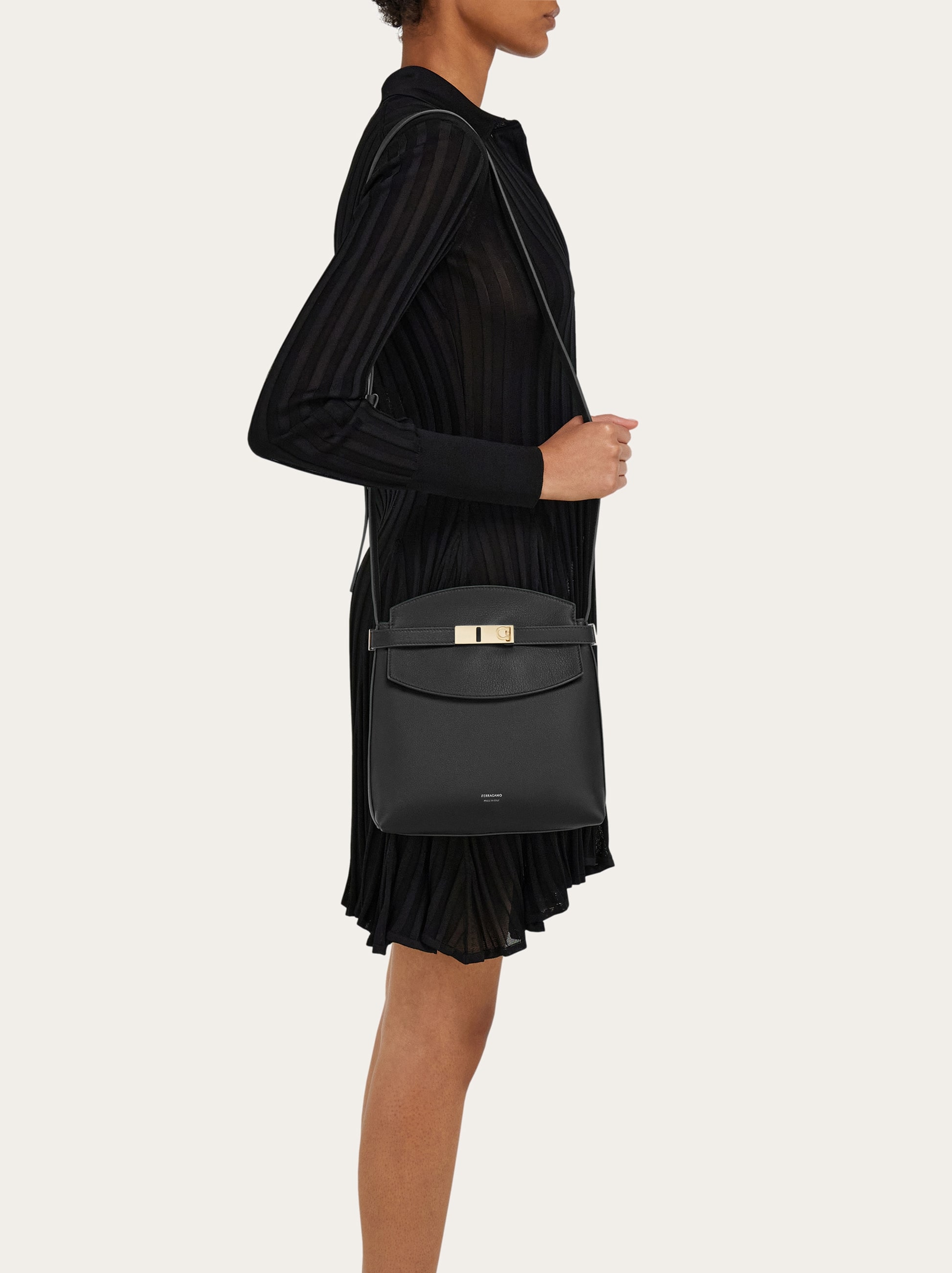 Hug messenger bag - Women | Ferragamo