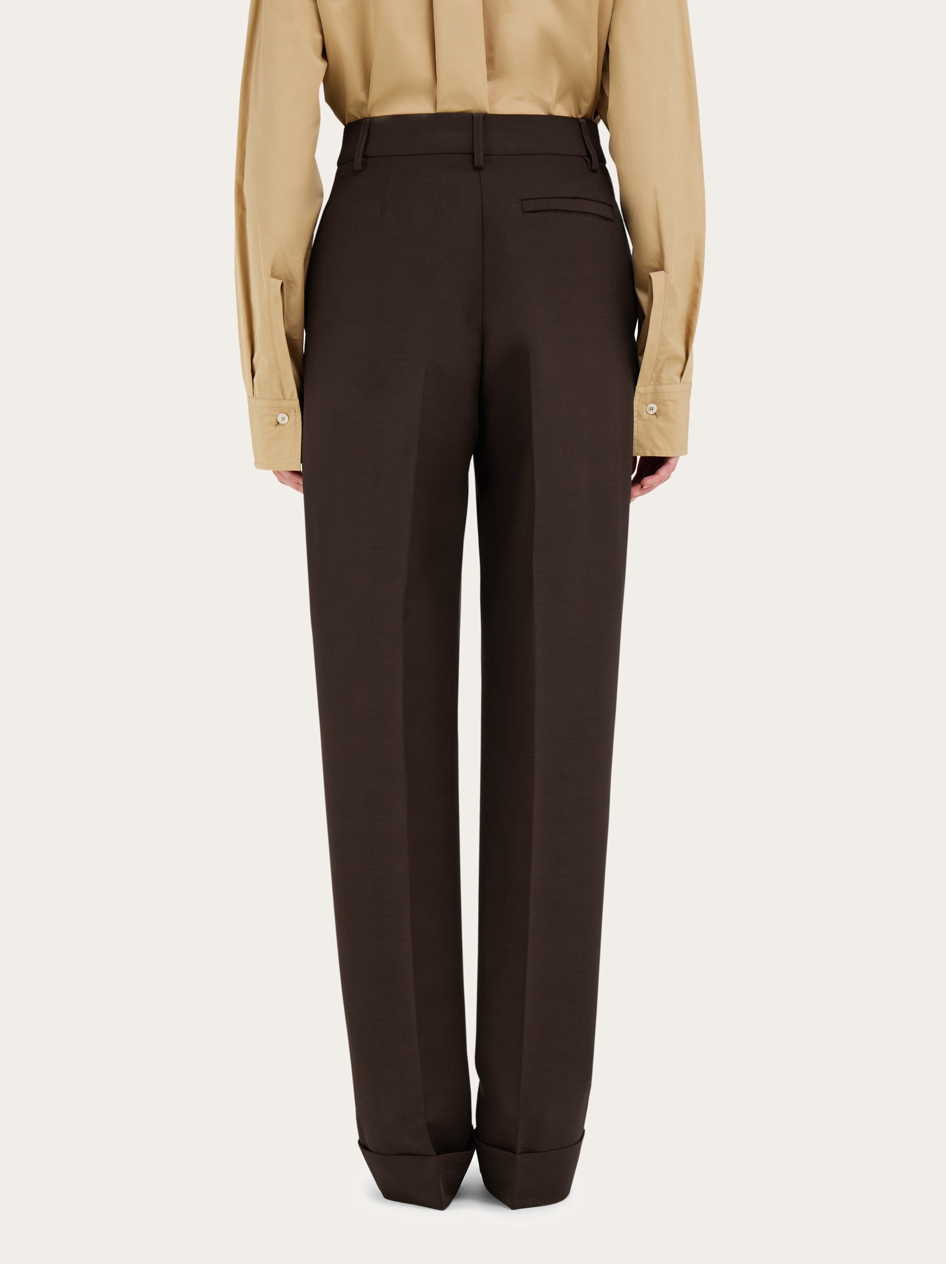 【関税込み】FERRAGAMO Straight pants with pleat Ferragamo straight-leg Pleated Trousers | Black | FARFETCH BH