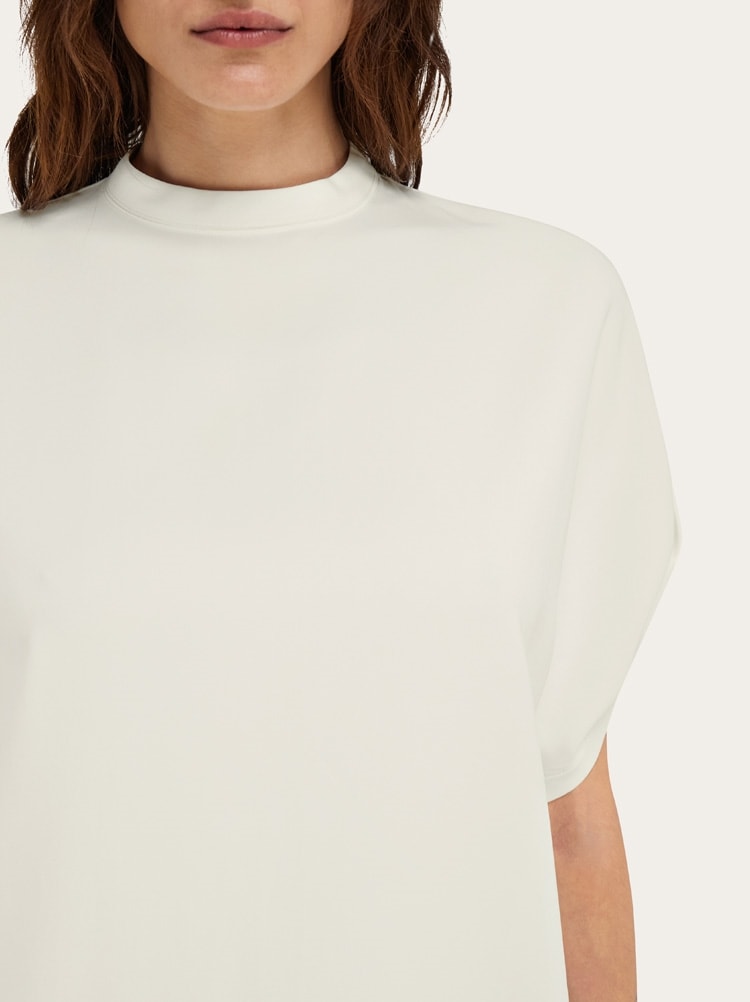 Crew neck T-shirt with turned up sleeve Gallery image 4