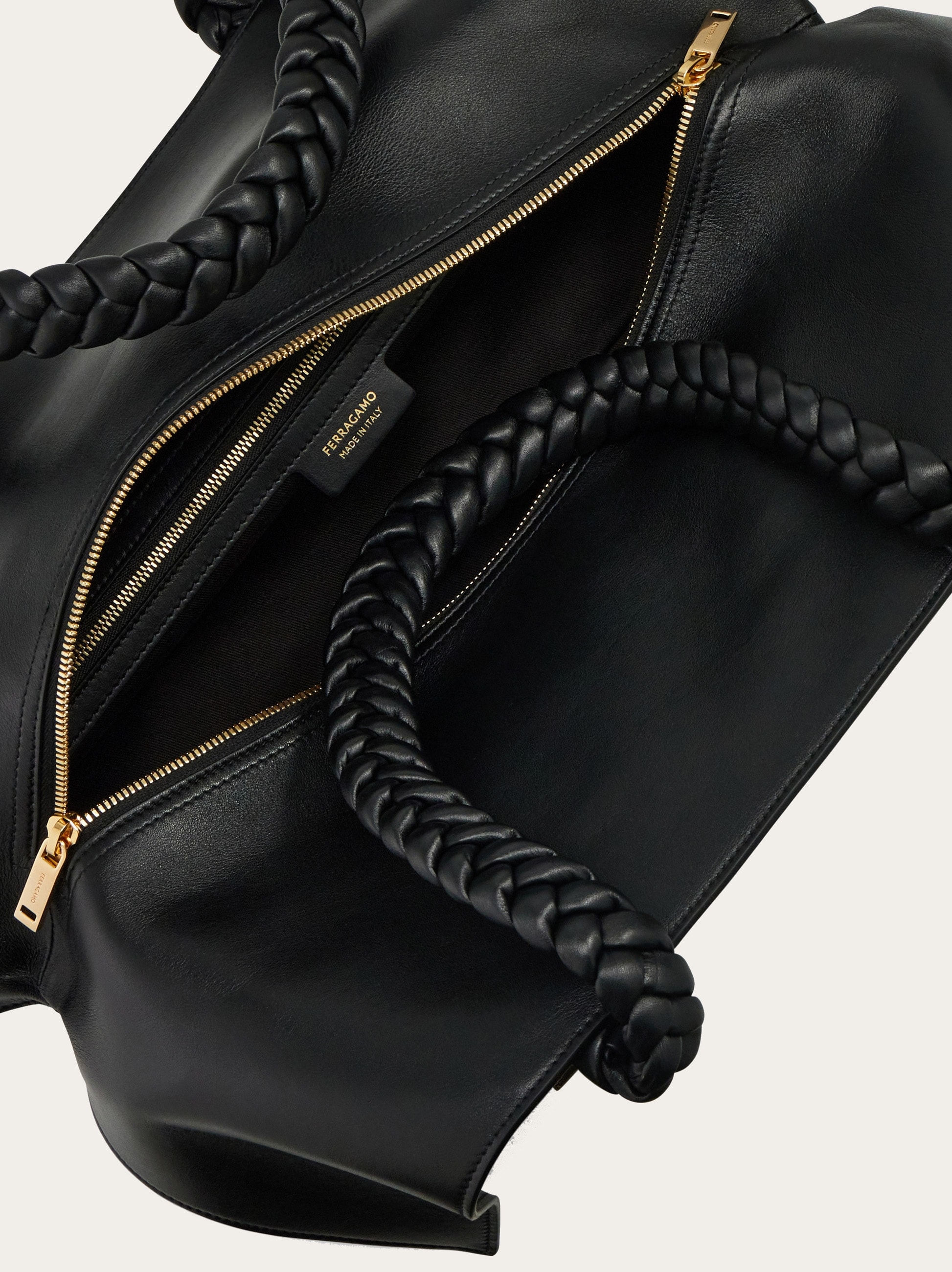 Folded shoulder bag (L) - Women | Ferragamo