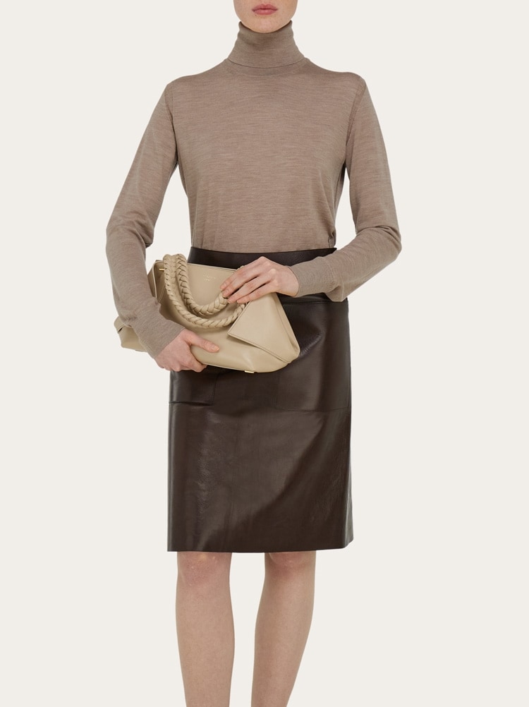 Folded handbag (M) Gallery image 11