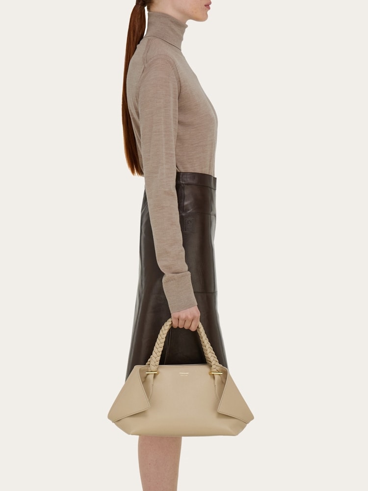 Folded handbag (M) - Women | Ferragamo