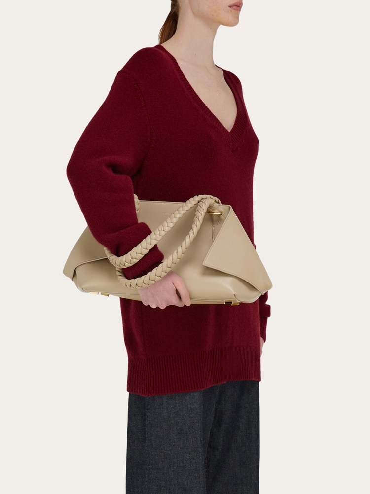 Folded shoulder bag (L) Gallery image 10