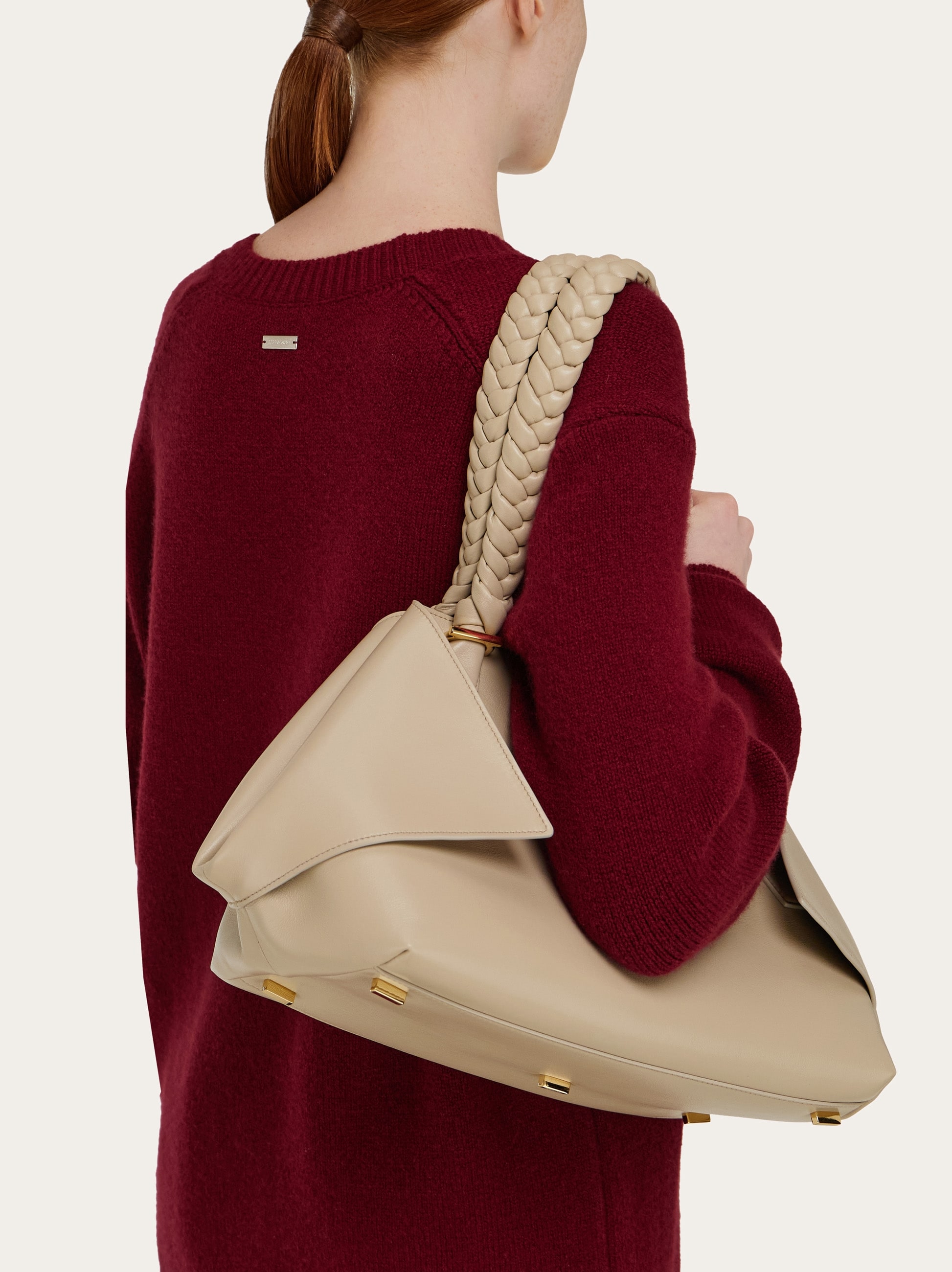 Folded shoulder bag (L) - Women | Ferragamo