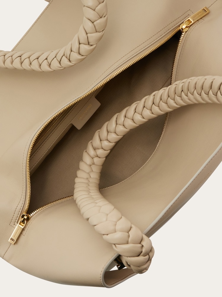 Folded shoulder bag (L) Gallery image 6