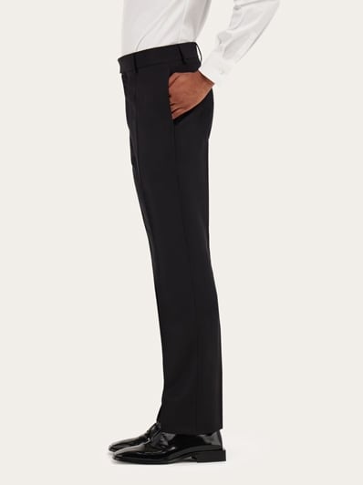 【関税込み】FERRAGAMO Straight pants with pleat Ferragamo straight-leg Pleated Trousers | Black | FARFETCH BH