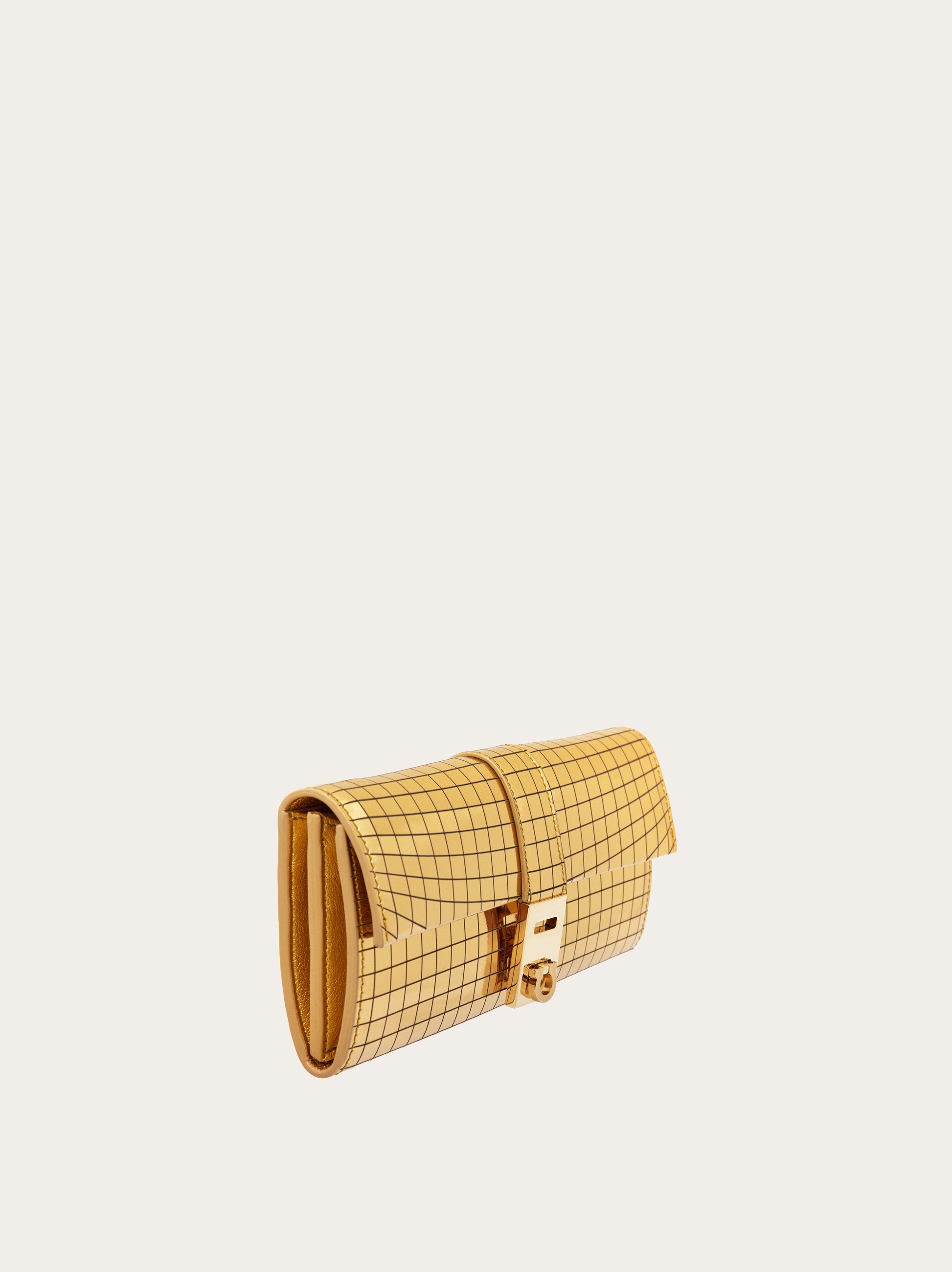 【FERRAGAMO】今がチャンス★HUG WALLET Hug wallet with chain - Women | Ferragamo